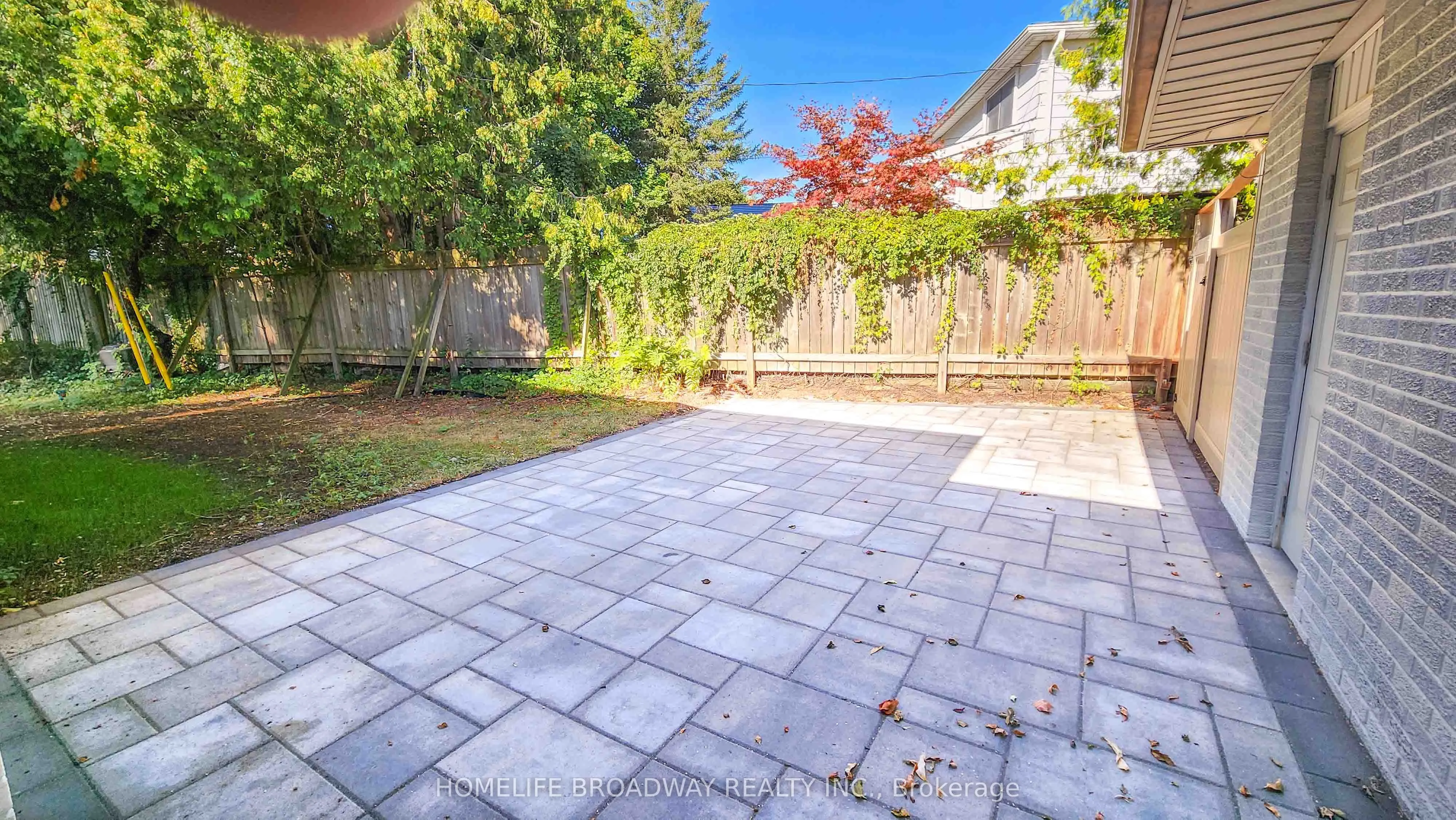 23 Southdale Drive, #(Lower)