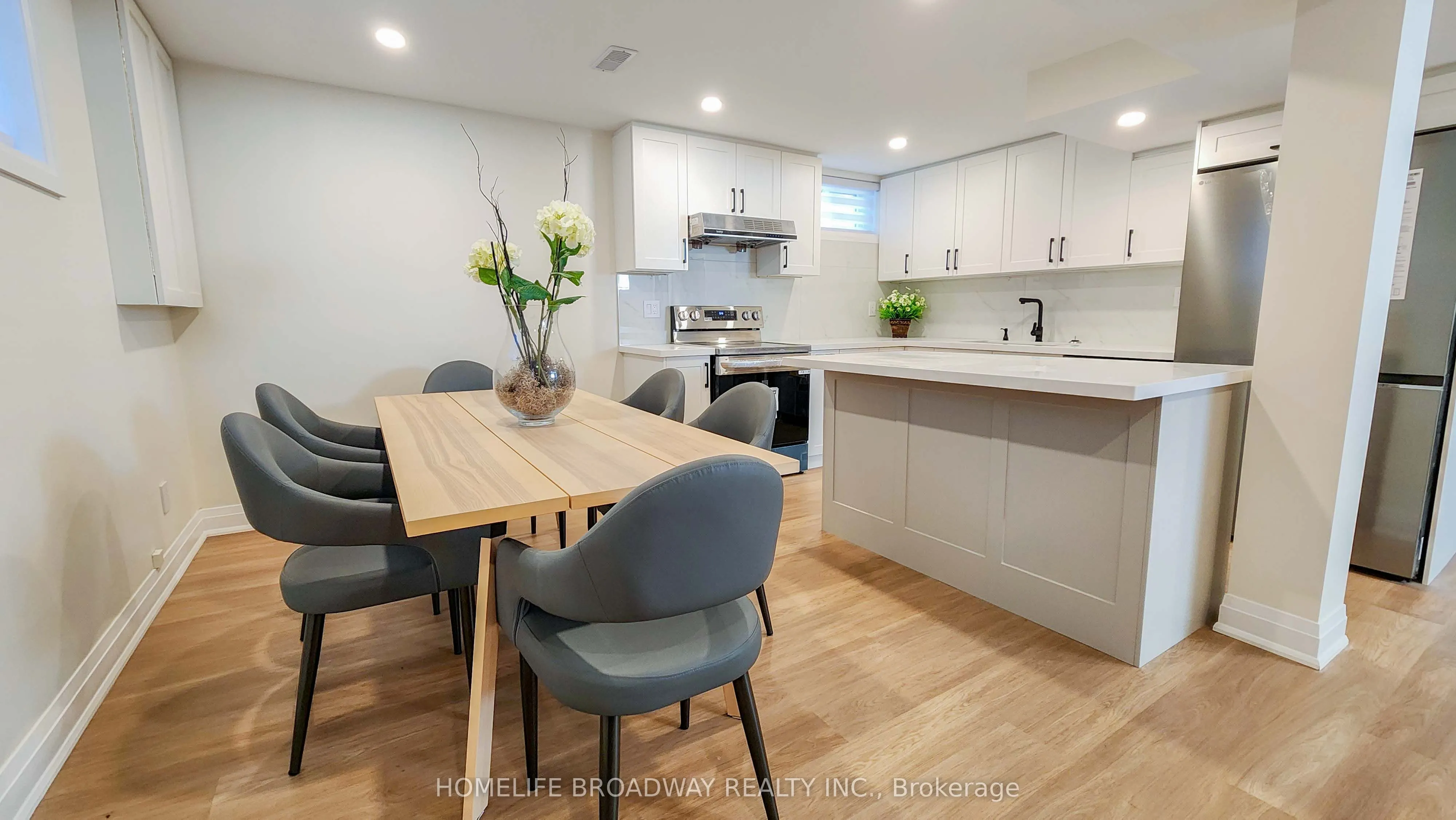 23 Southdale Drive, #(Lower)