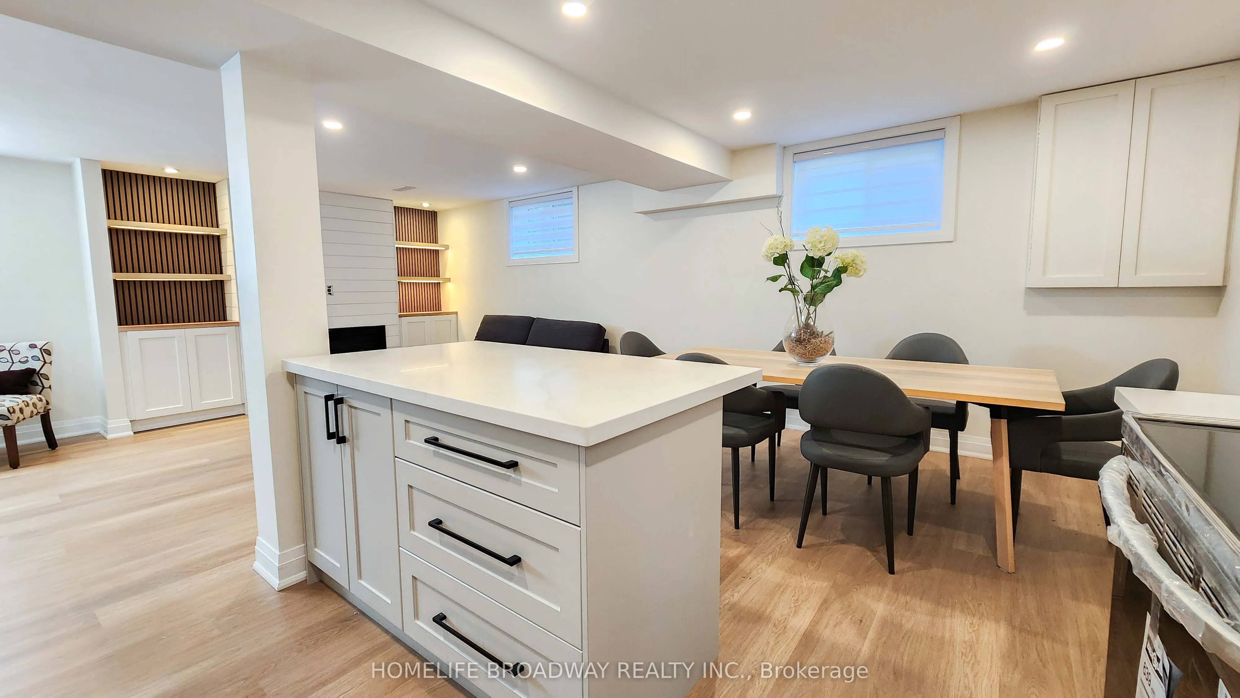 23 Southdale Drive, #(Lower)