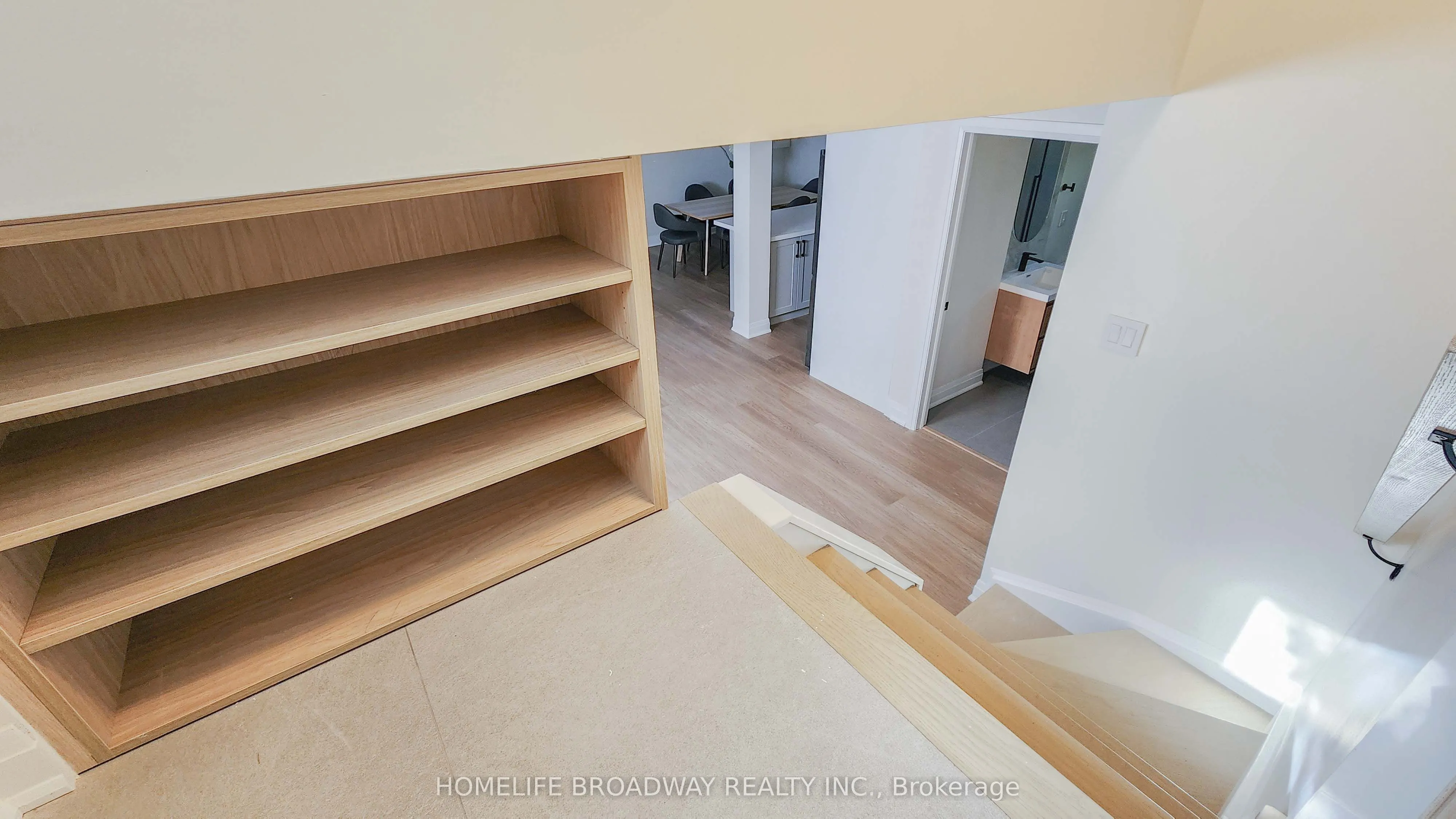 23 Southdale Drive, #(Lower)