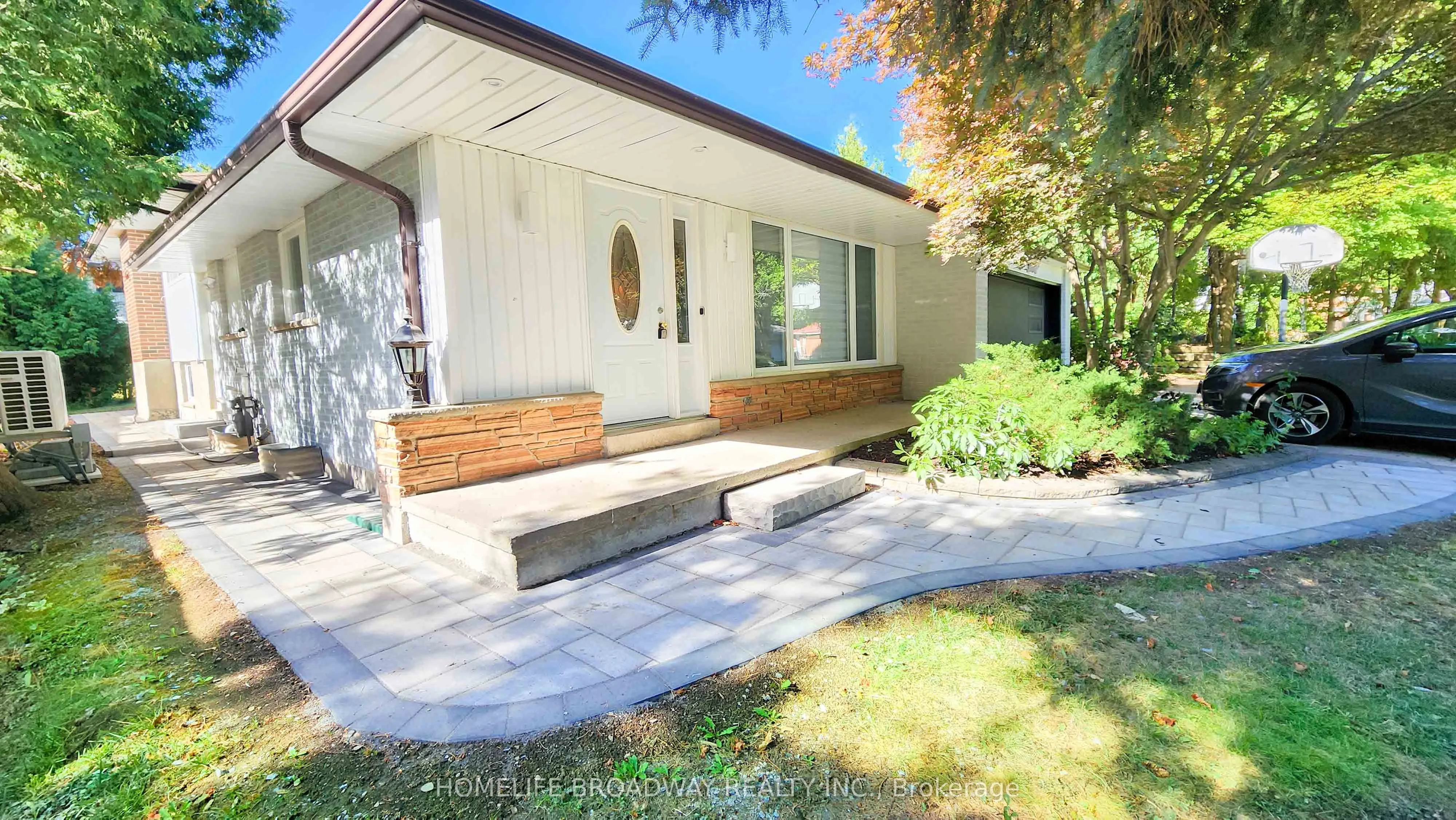 23 Southdale Drive, #(Lower)