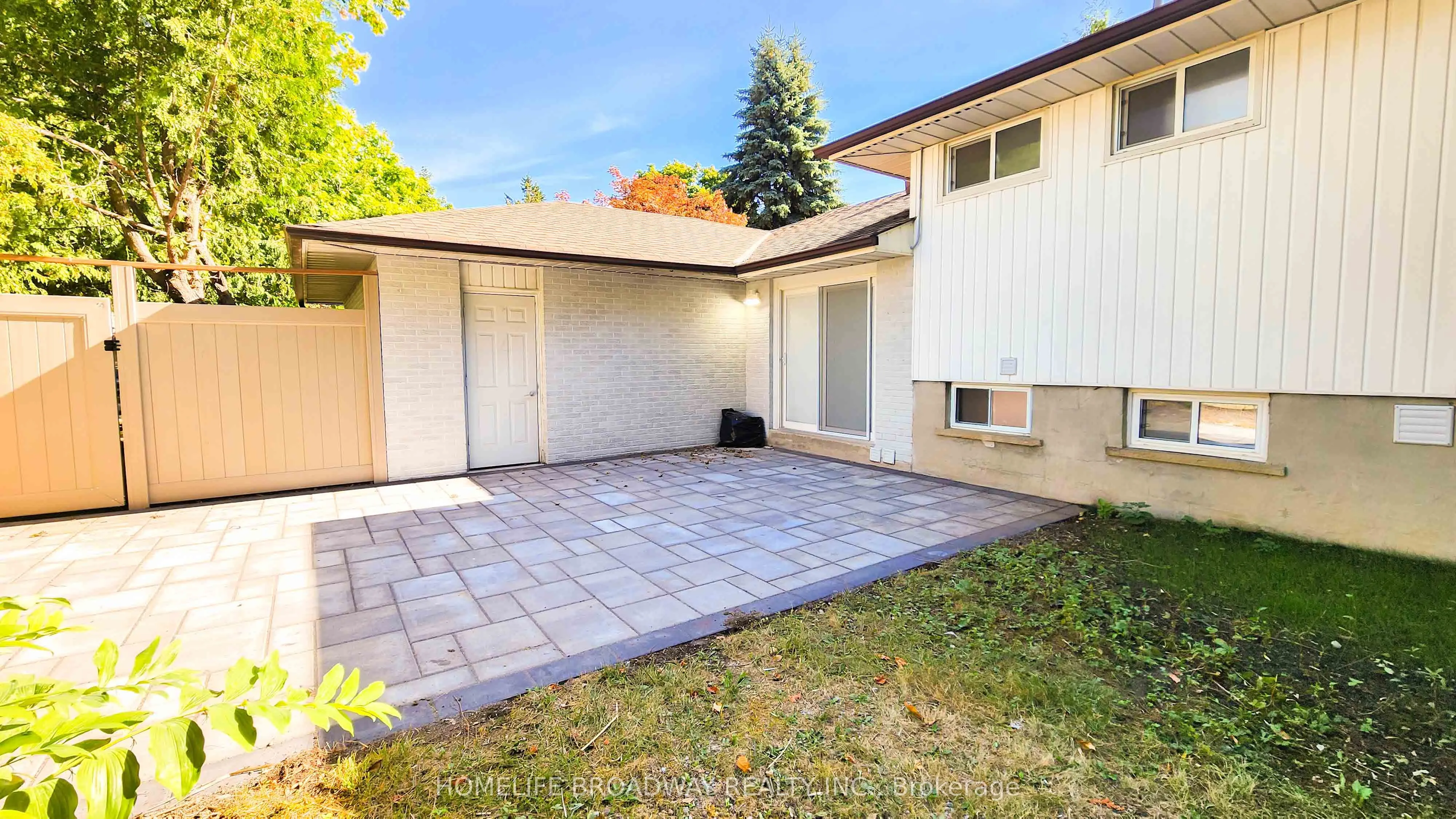 23 Southdale Drive, #(Lower)