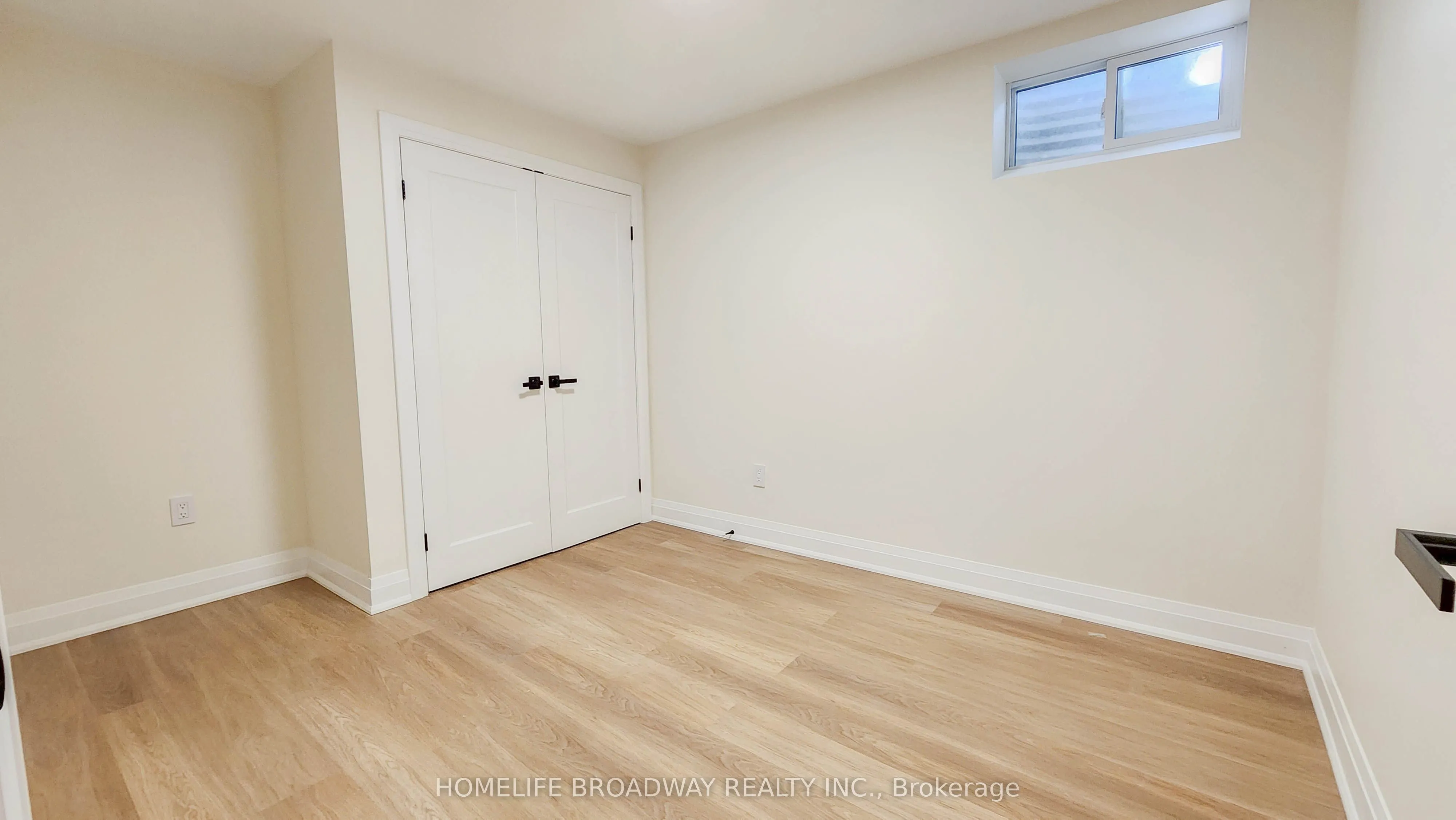 23 Southdale Drive, #(Lower)