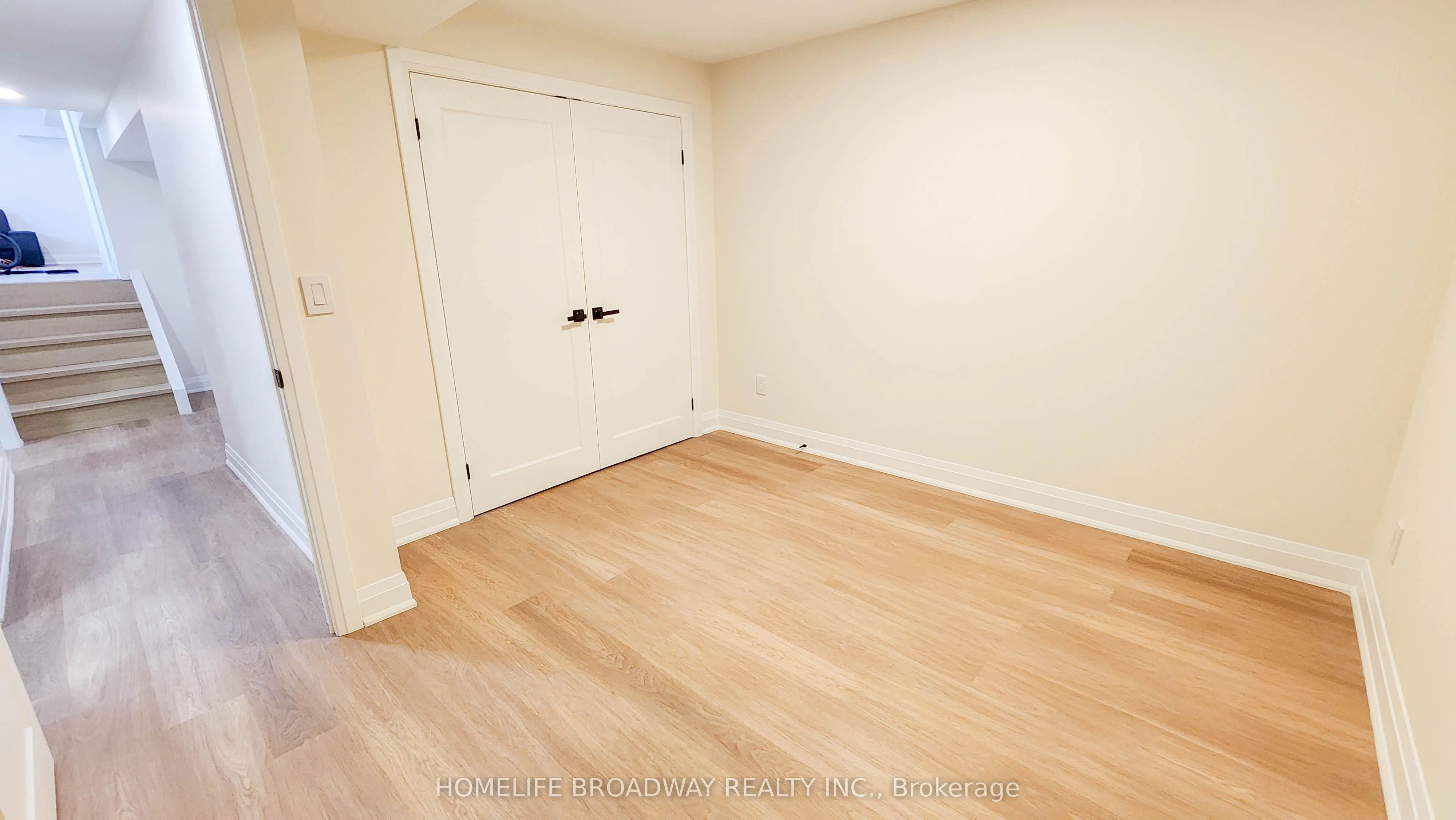 23 Southdale Drive, #(Lower)