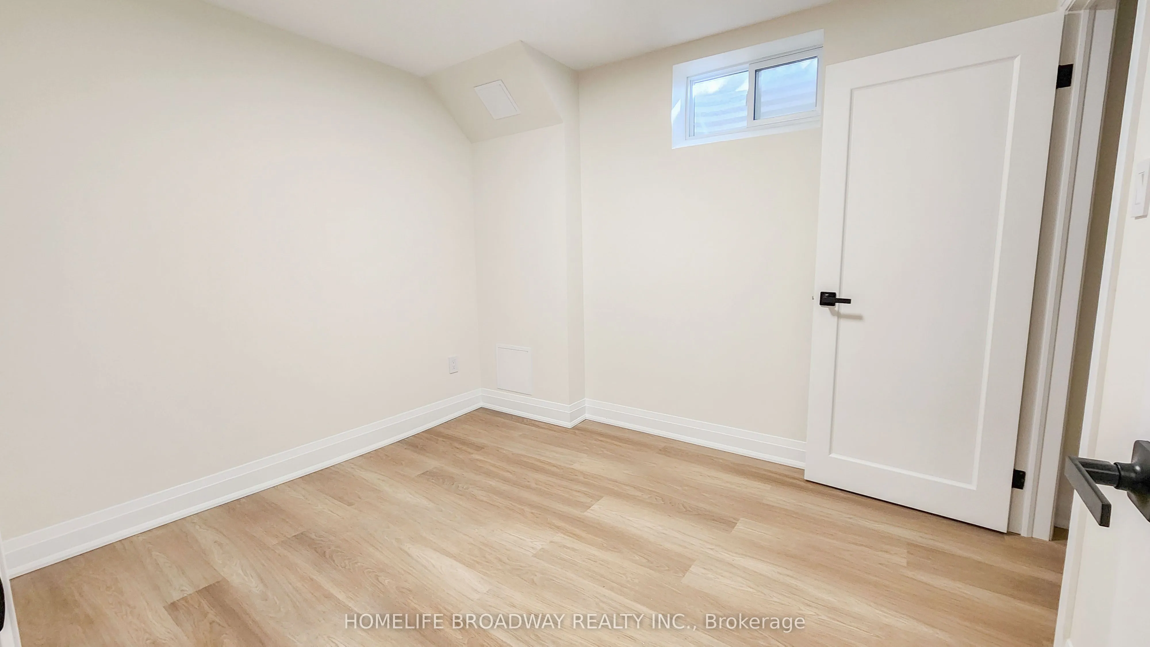 23 Southdale Drive, #(Lower)