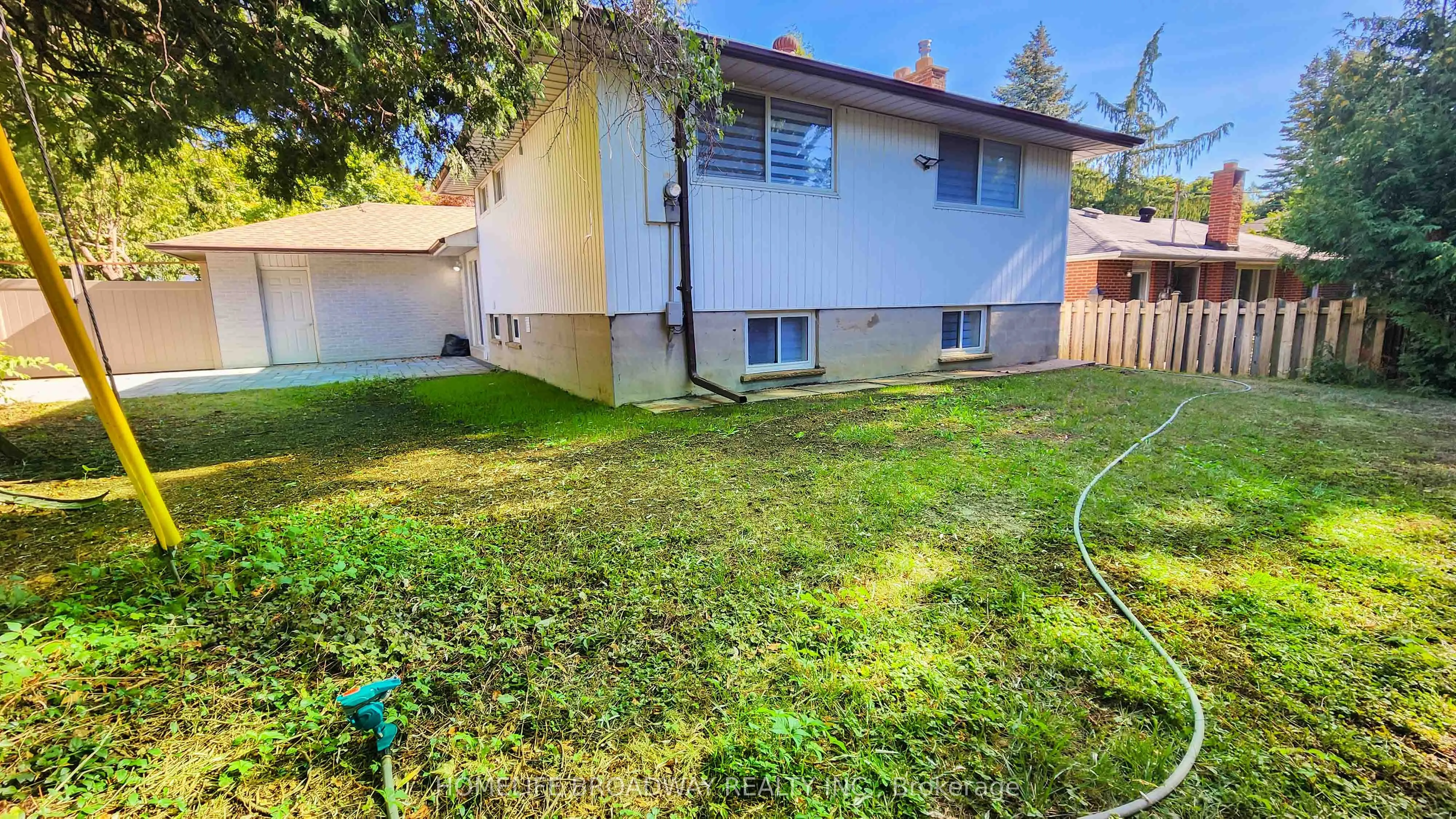 23 Southdale Drive, #(Lower)