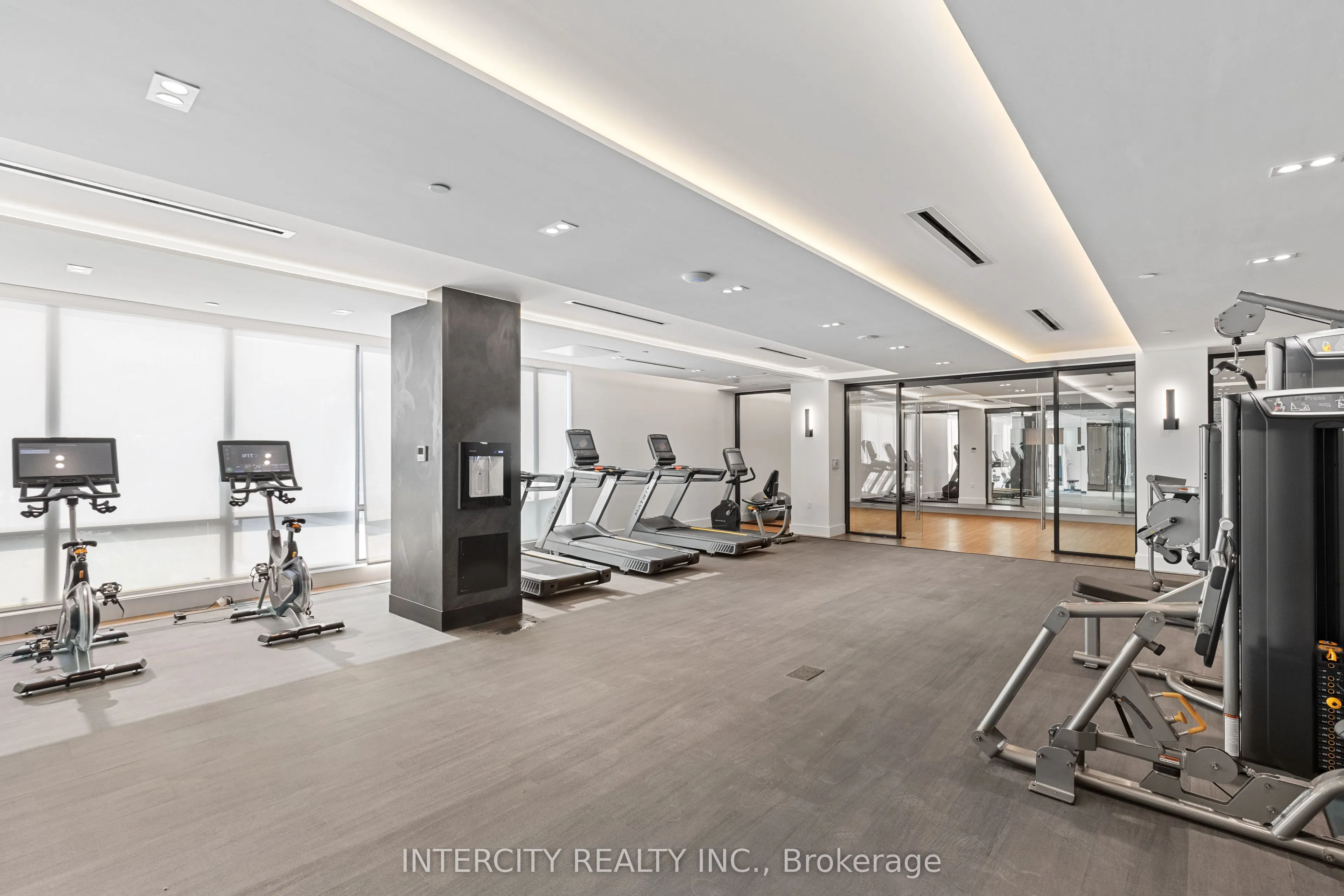 2075 King Road, #107