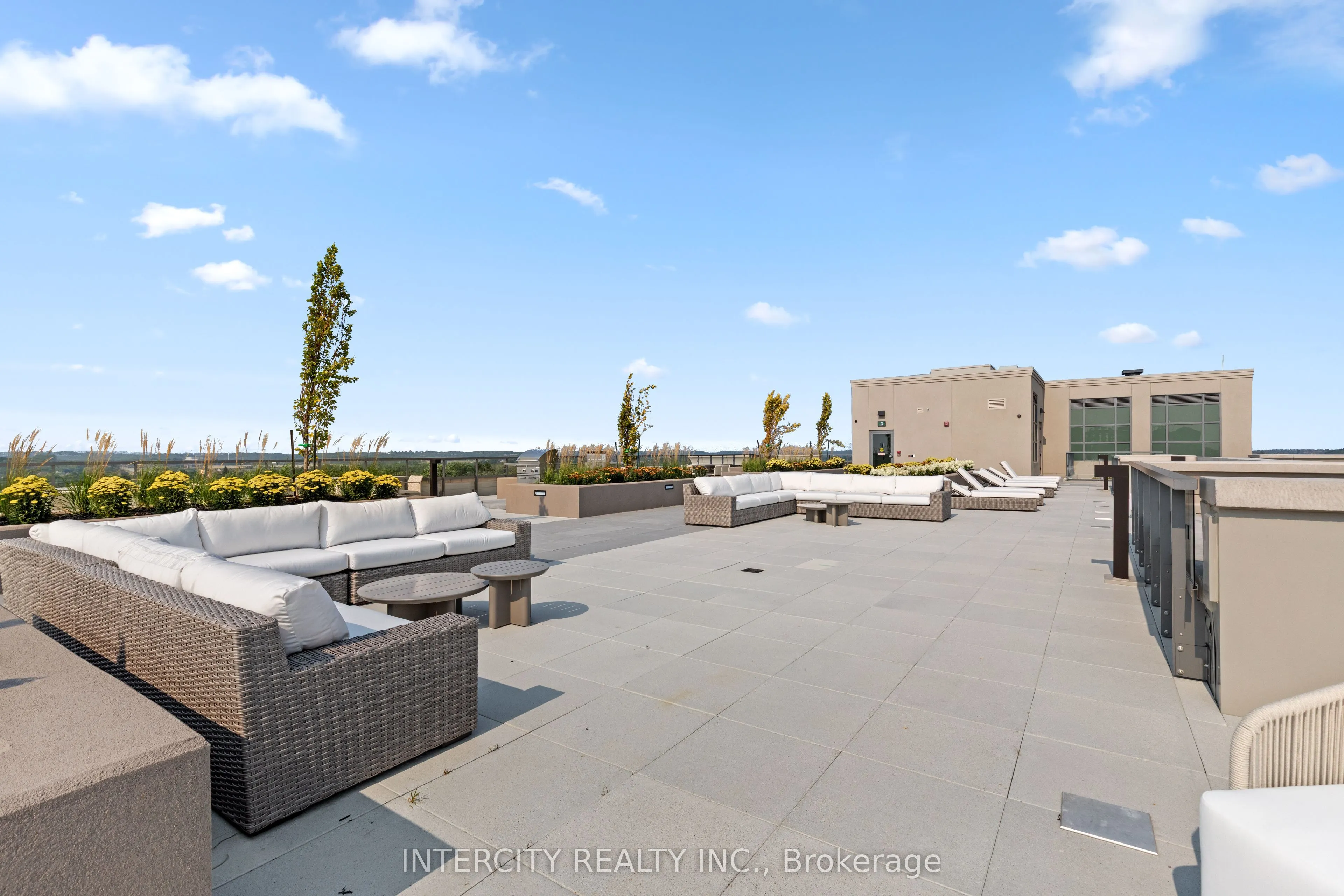 2075 King Road, #107