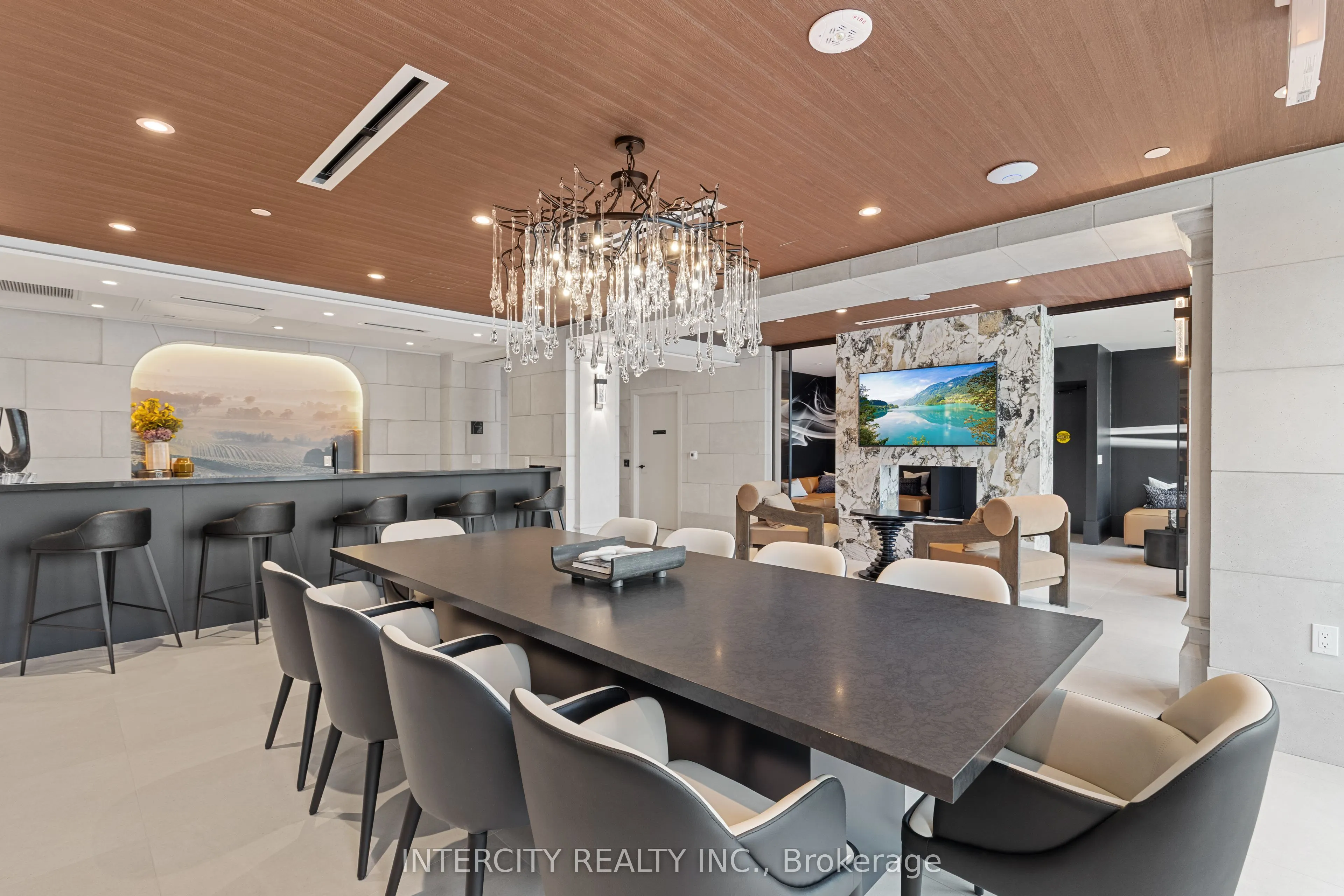 2075 King Road, #107