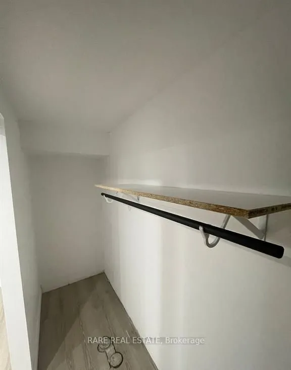 208 Willowbrook Road, #LOWER