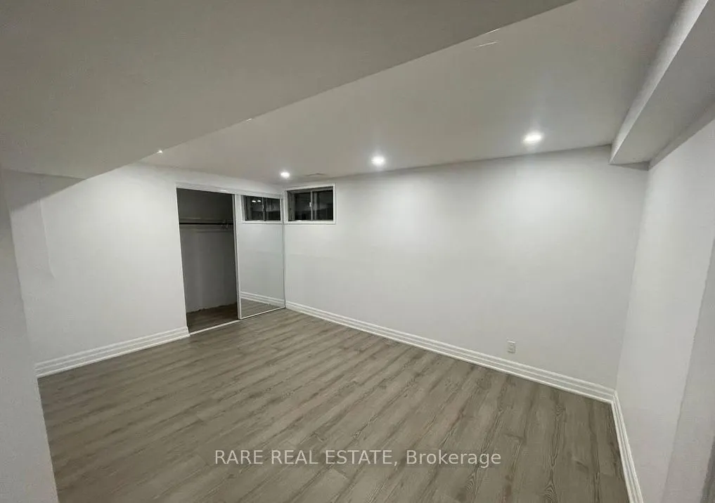 208 Willowbrook Road, #LOWER