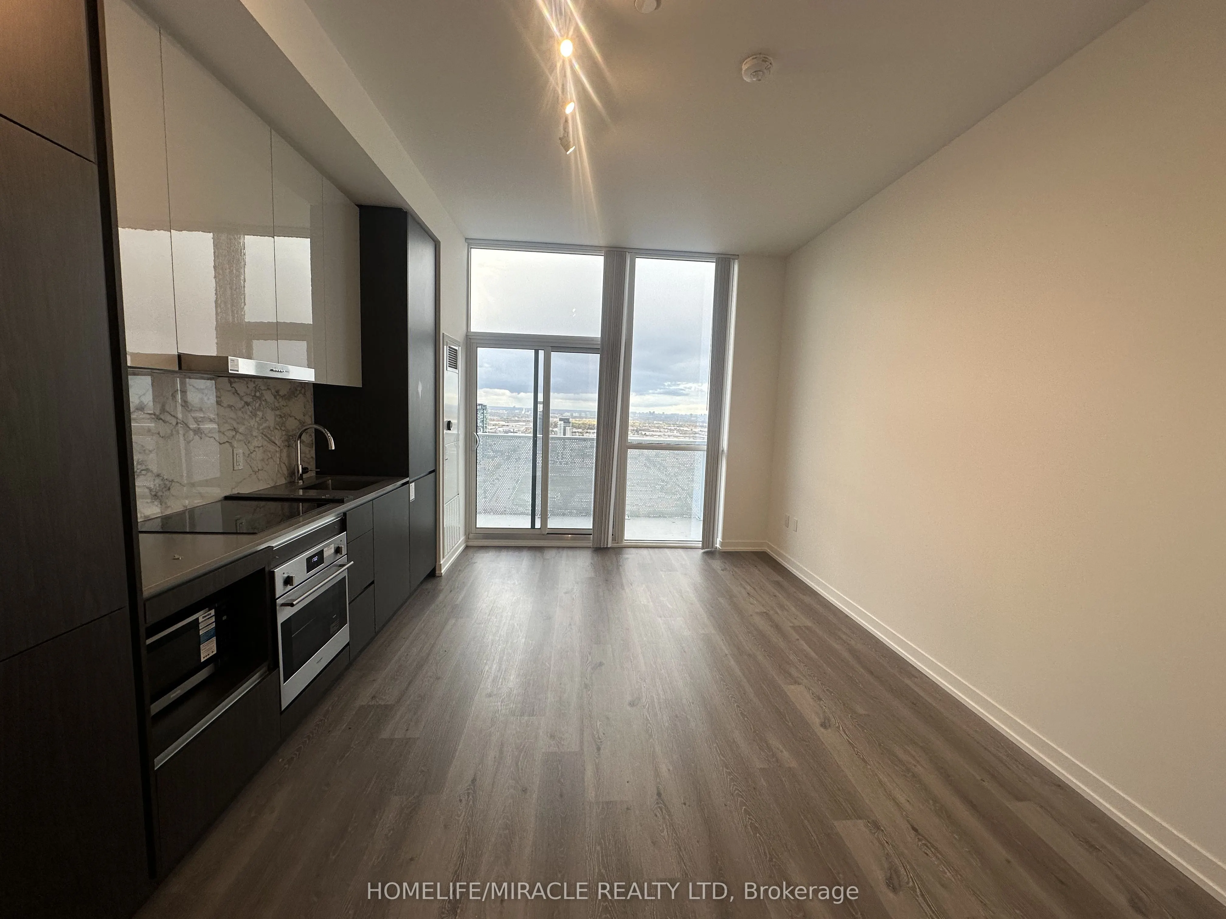 28 Interchange Way, #PH105