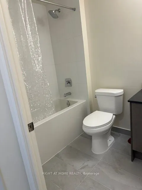 27 Korda Gate, ##906