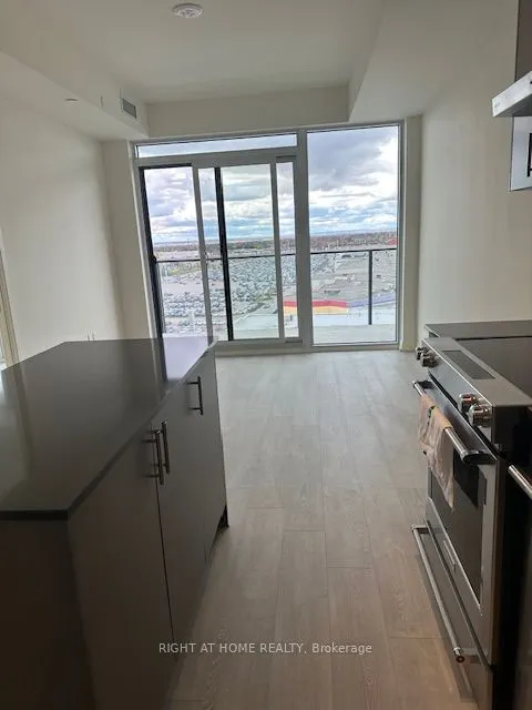 27 Korda Gate, ##906