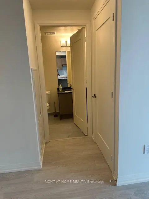 27 Korda Gate, ##906