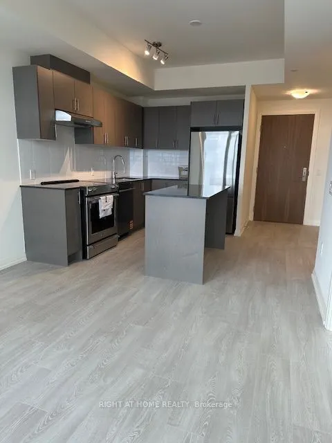 27 Korda Gate, ##906