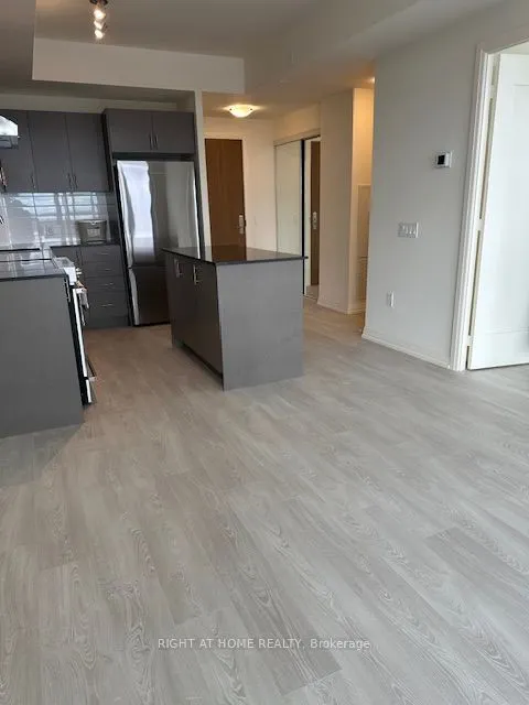 27 Korda Gate, ##906