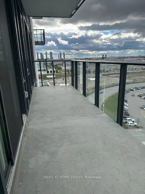 27 Korda Gate, ##906