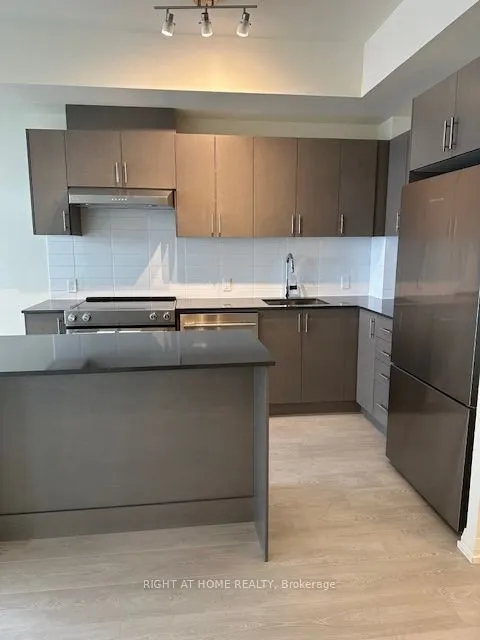 27 Korda Gate, ##906