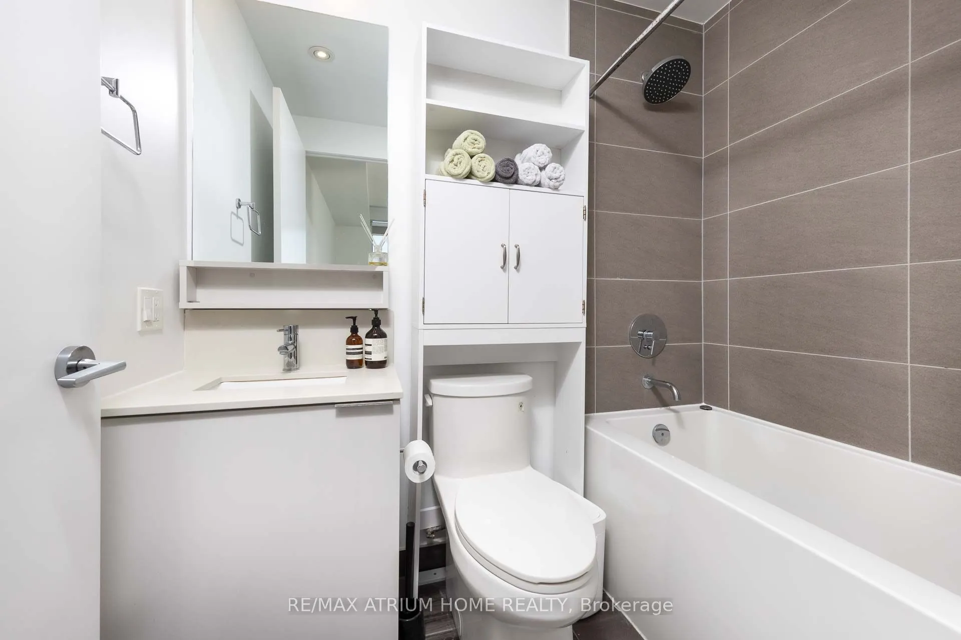 950 Portage Parkway, #2706