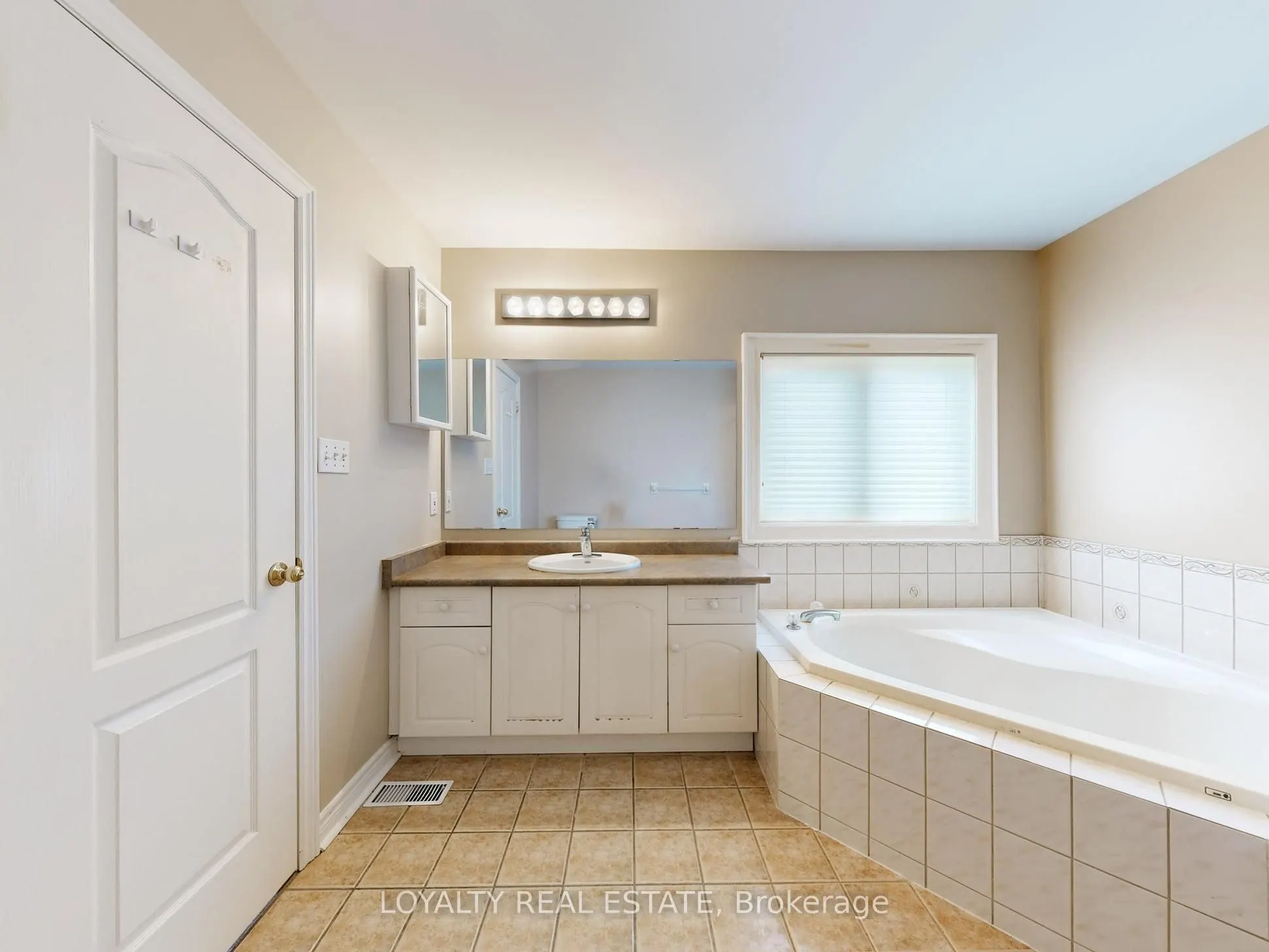 50 Thornton Crescent, #Upper Level