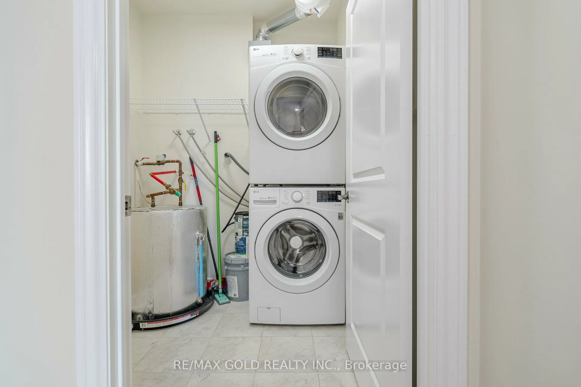 39 New Delhi Drive, #209