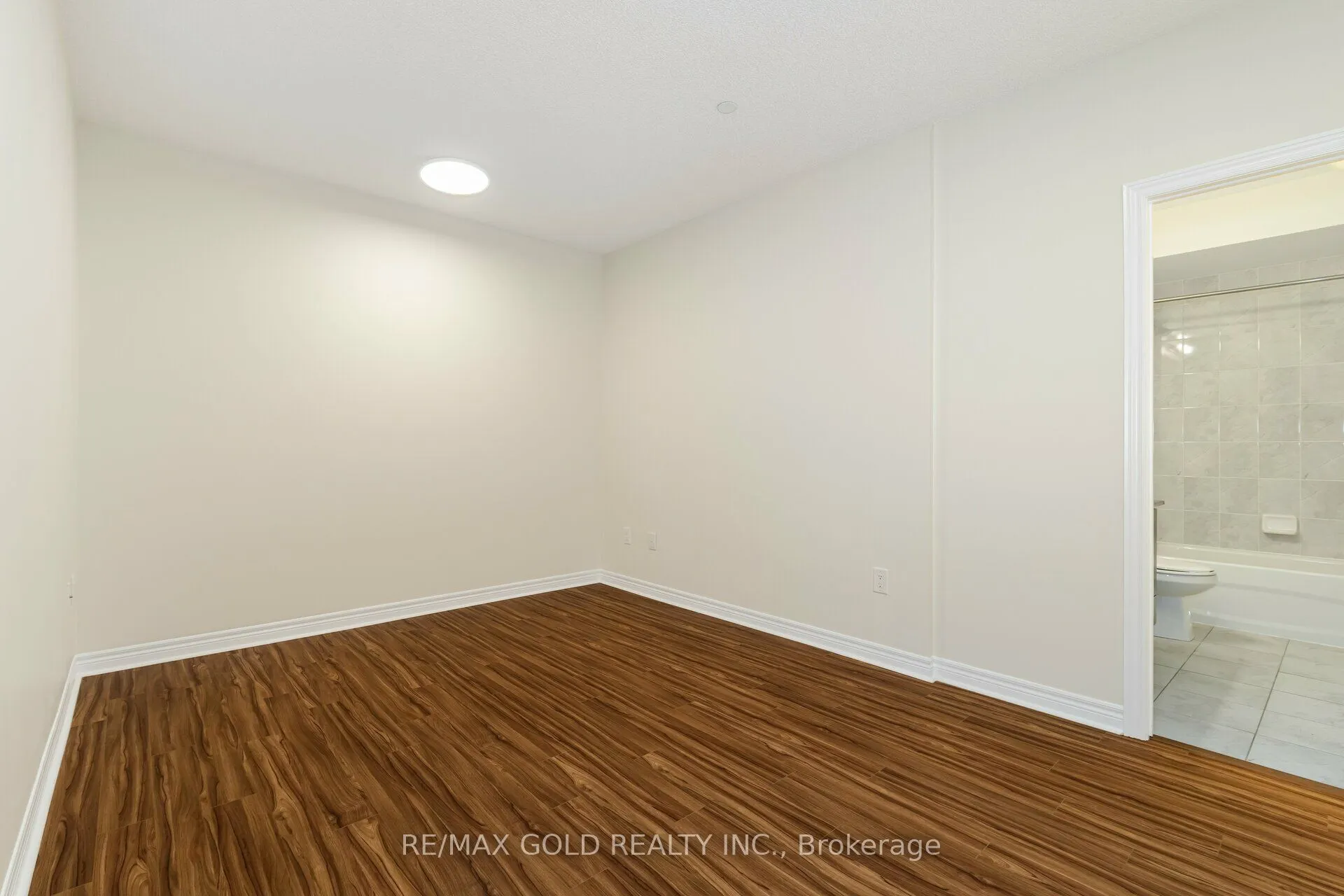 39 New Delhi Drive, #209