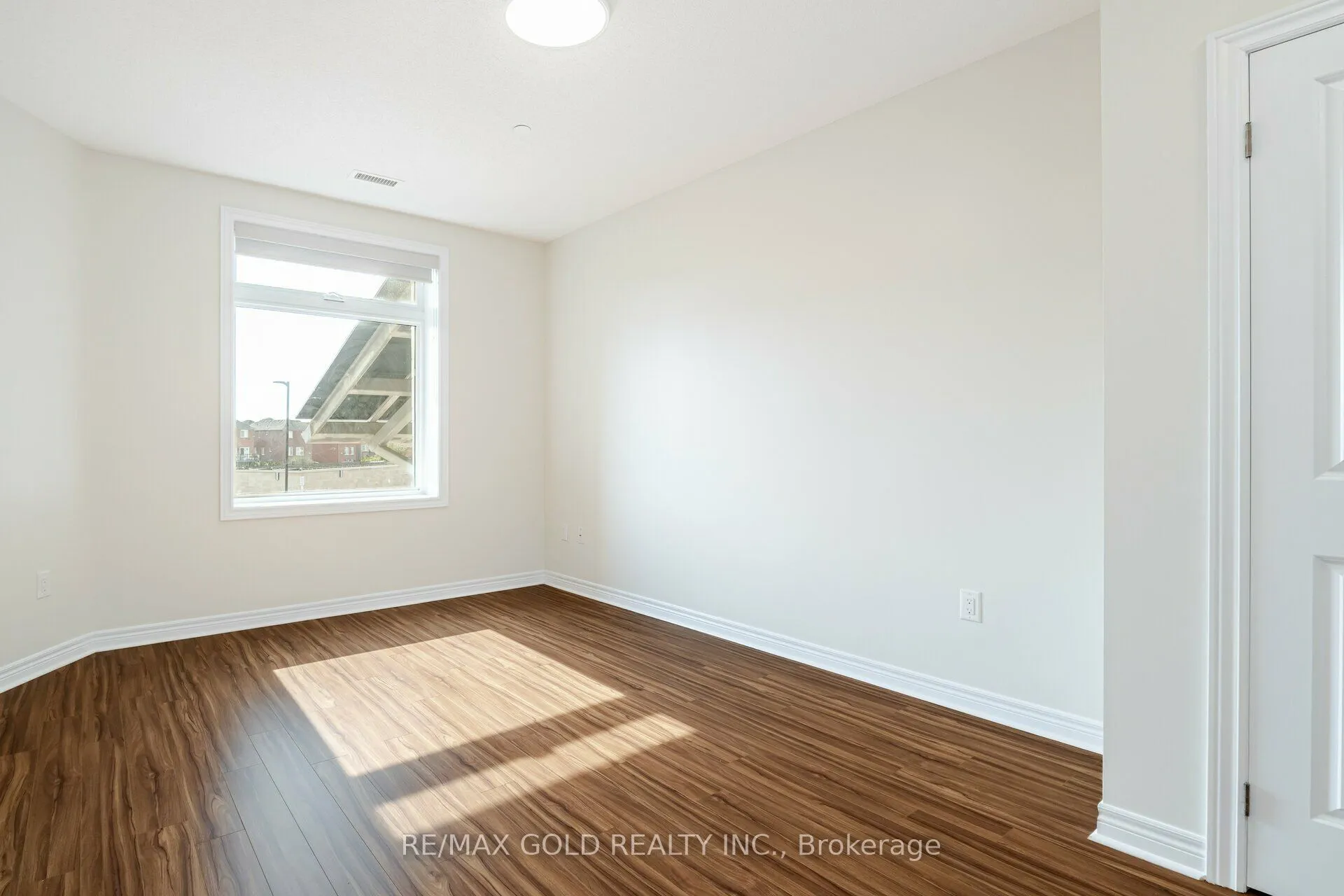 39 New Delhi Drive, #209