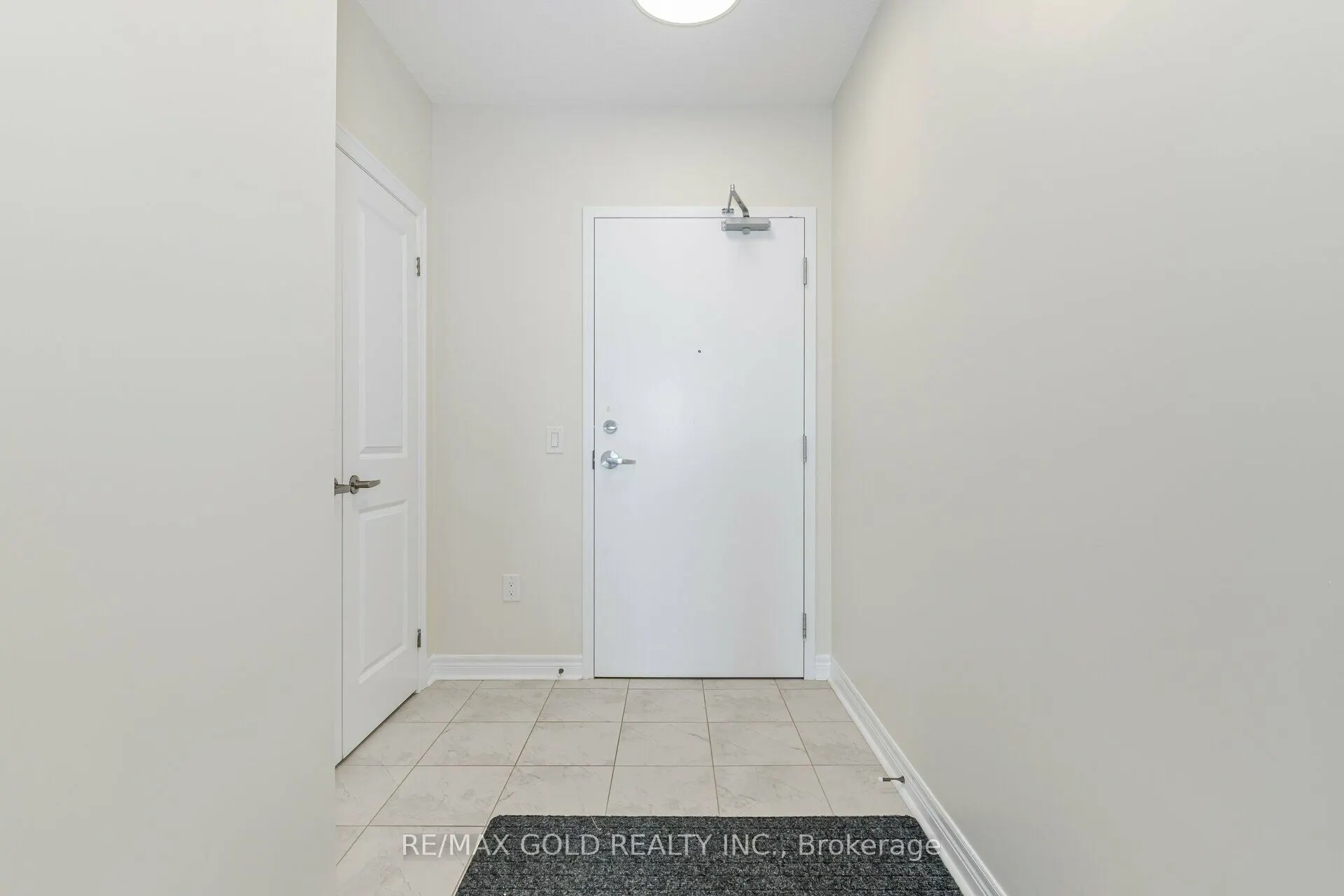 39 New Delhi Drive, #209