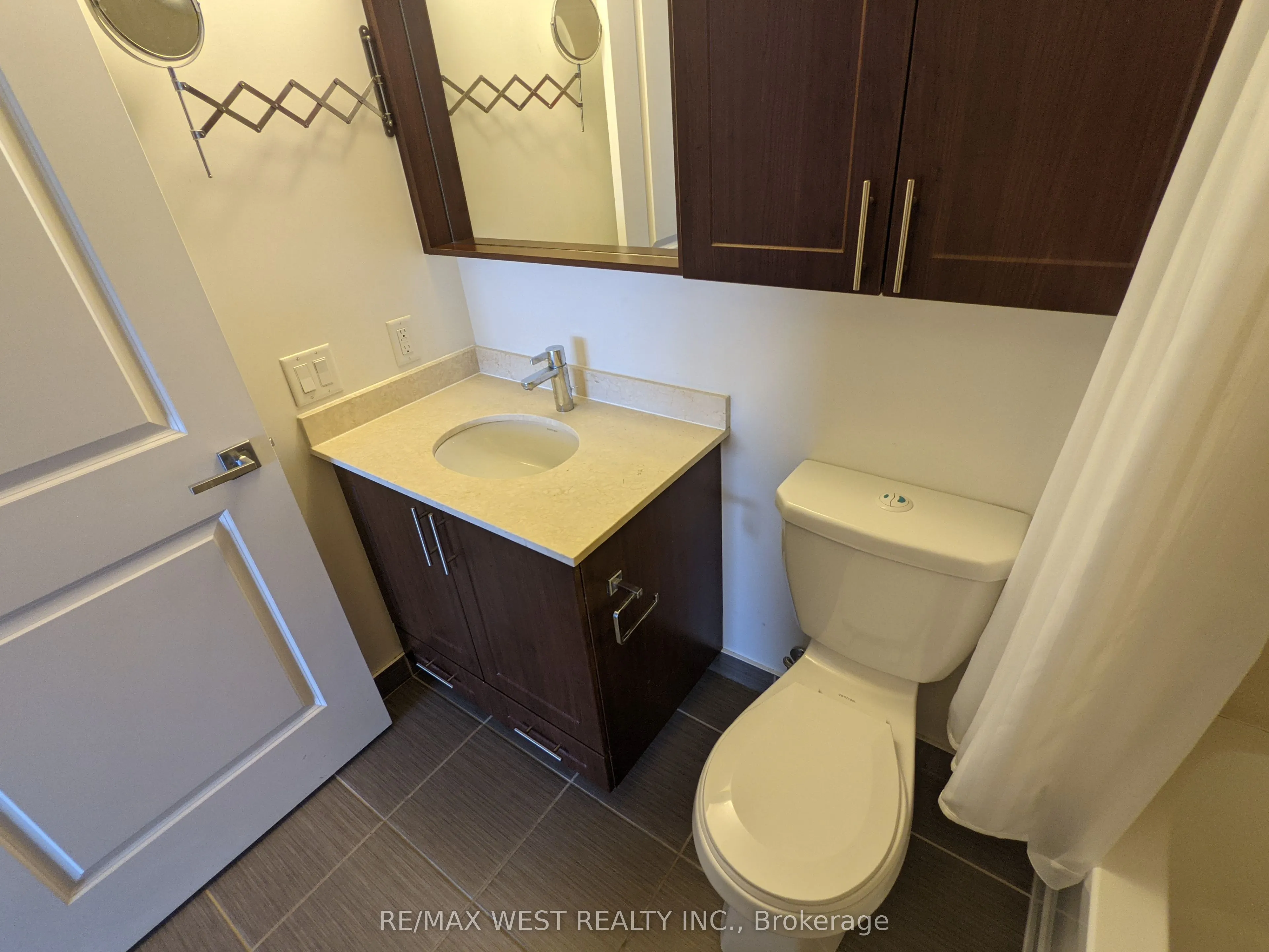 85 North Park Road, #404