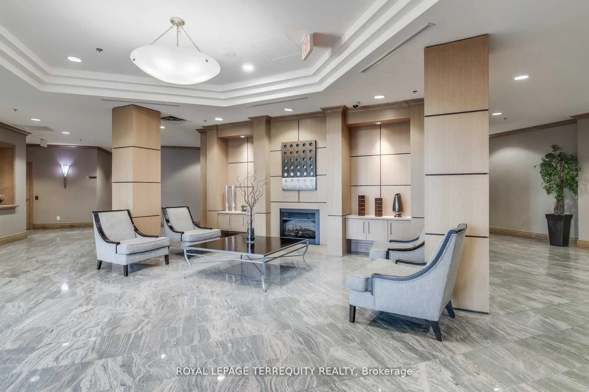 185 Oneida Crescent, #812