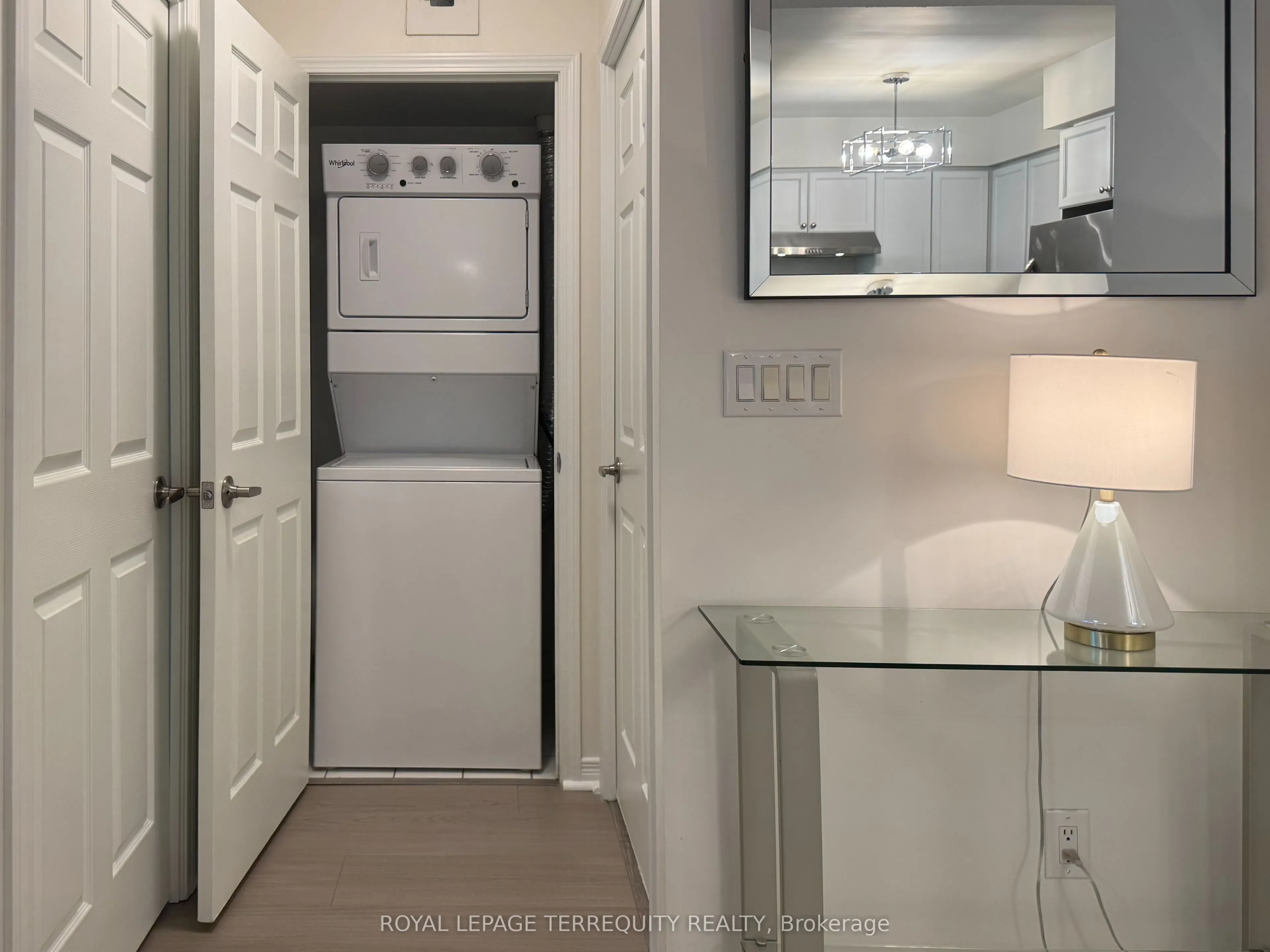 185 Oneida Crescent, #812