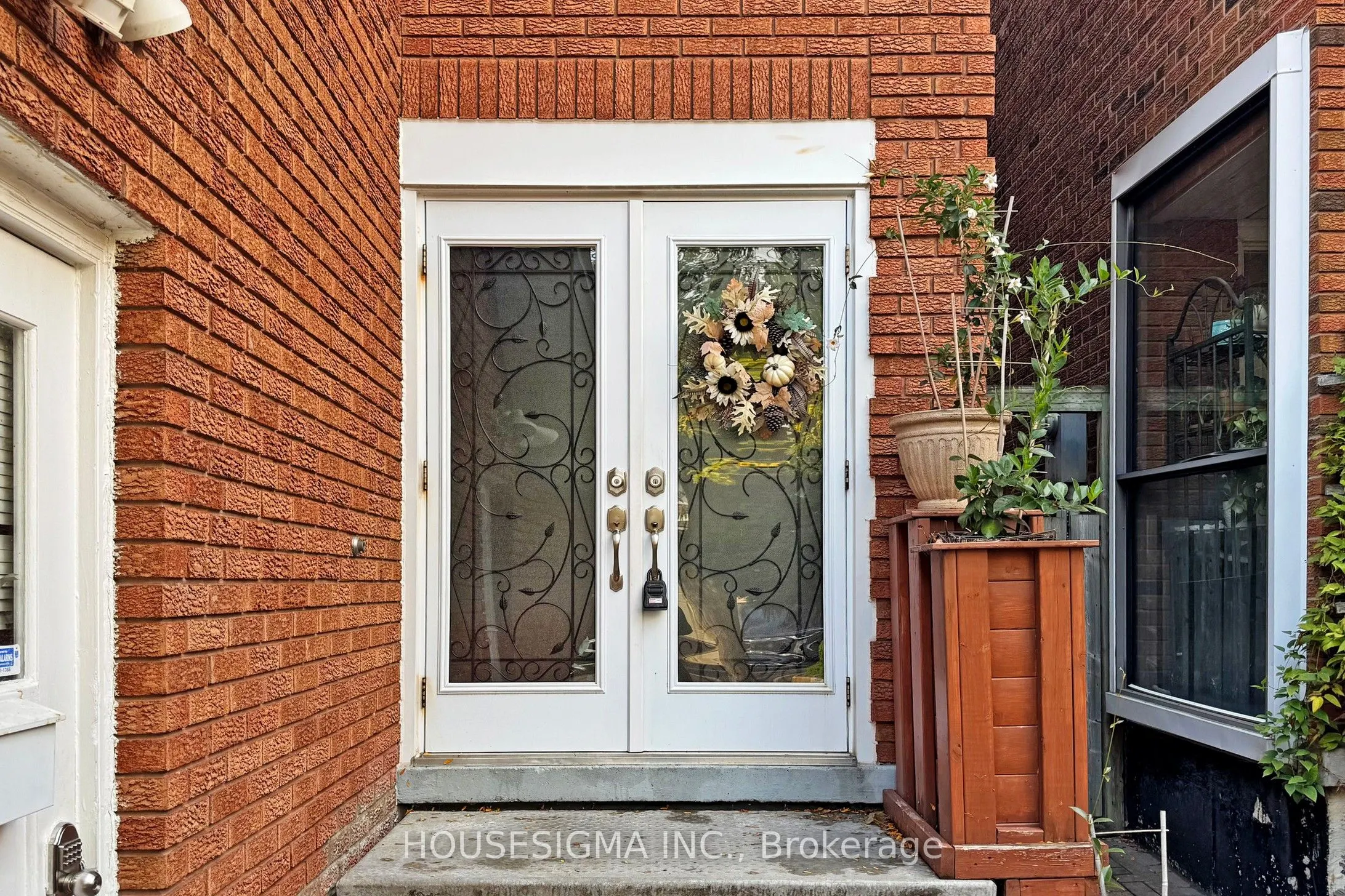 54 Oakmount Crescent