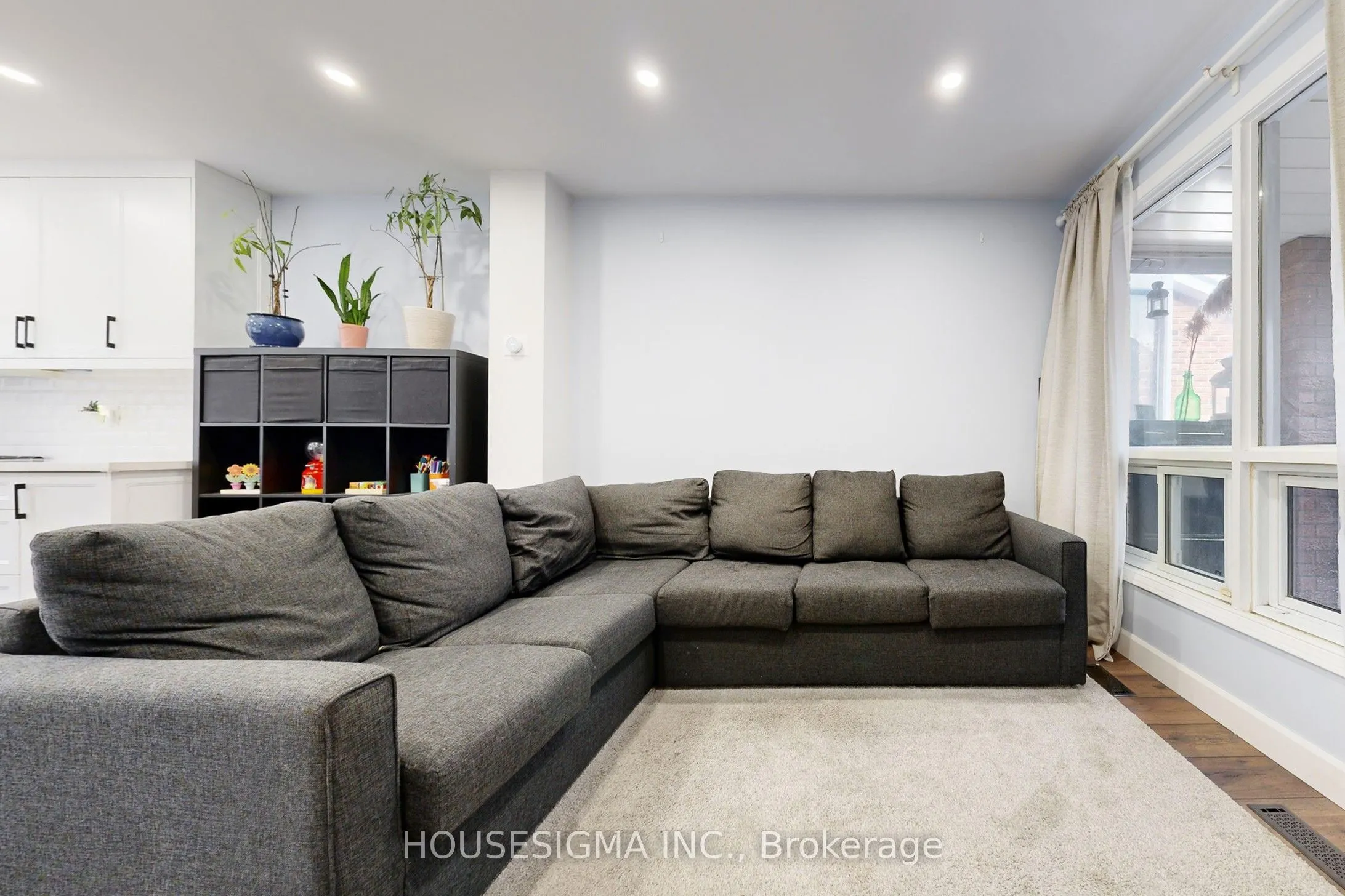 54 Oakmount Crescent