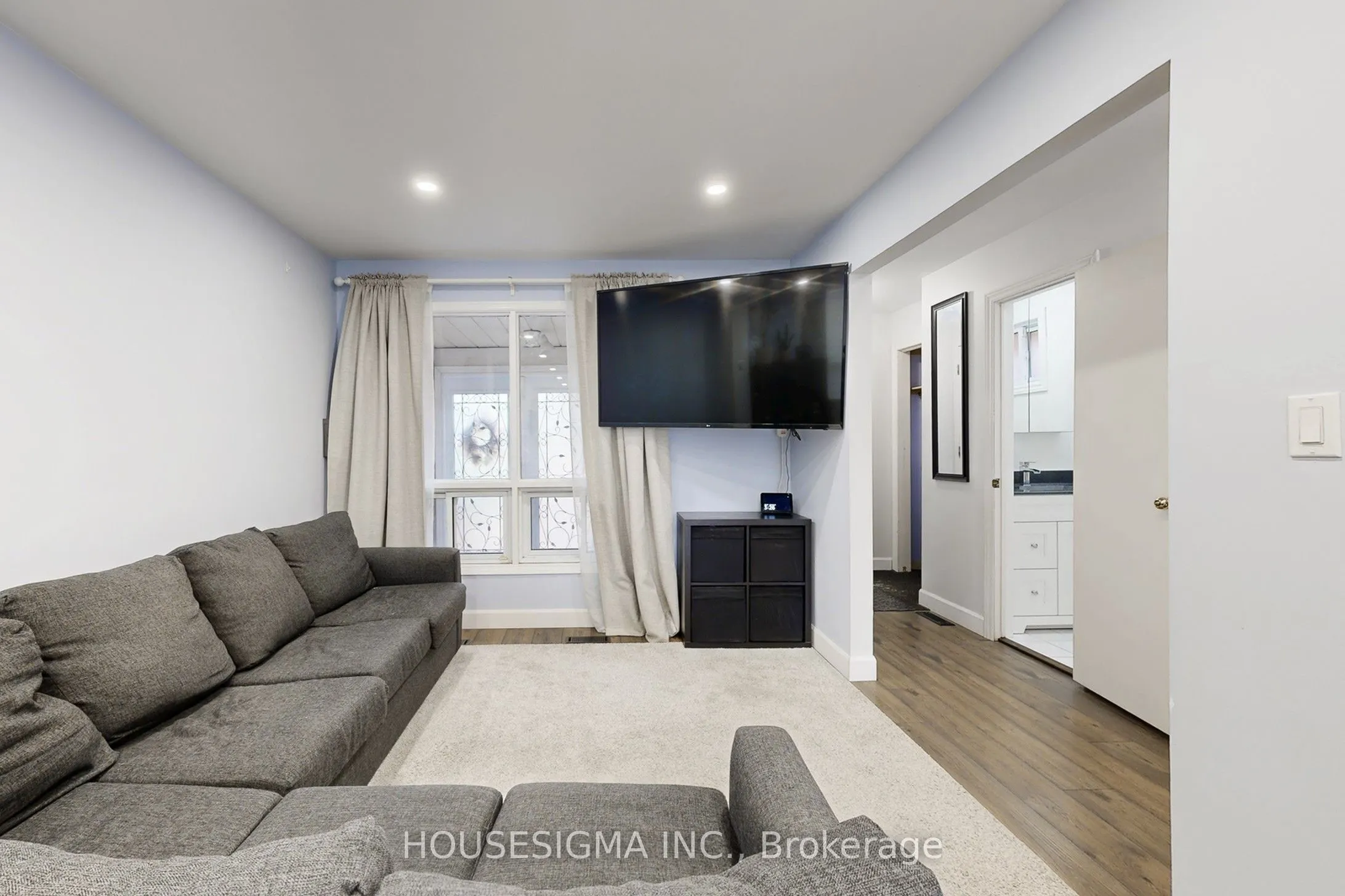 54 Oakmount Crescent