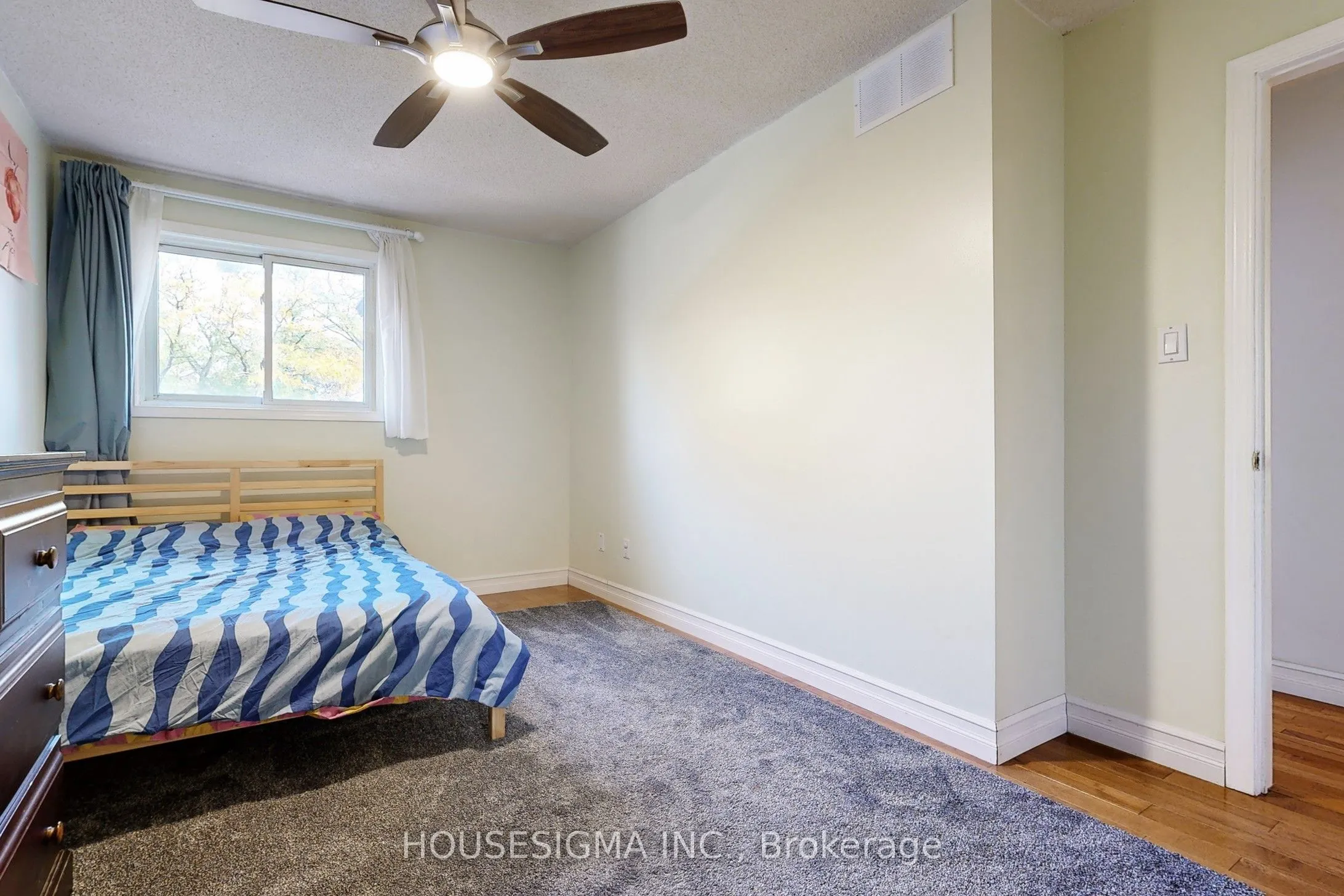 54 Oakmount Crescent