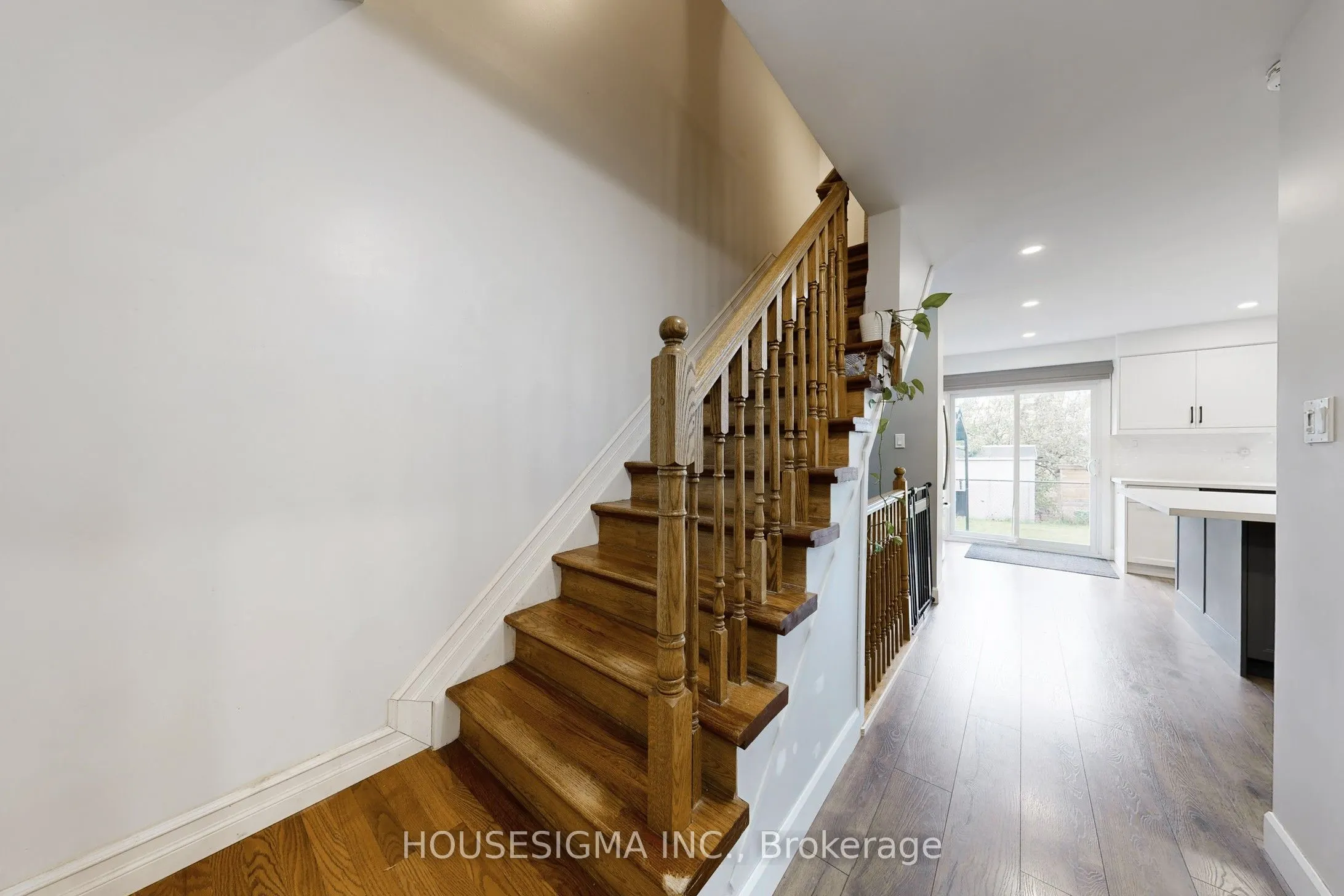 54 Oakmount Crescent