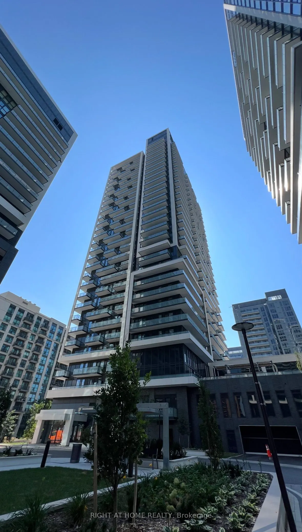 105 Oneida Crescent, #2002