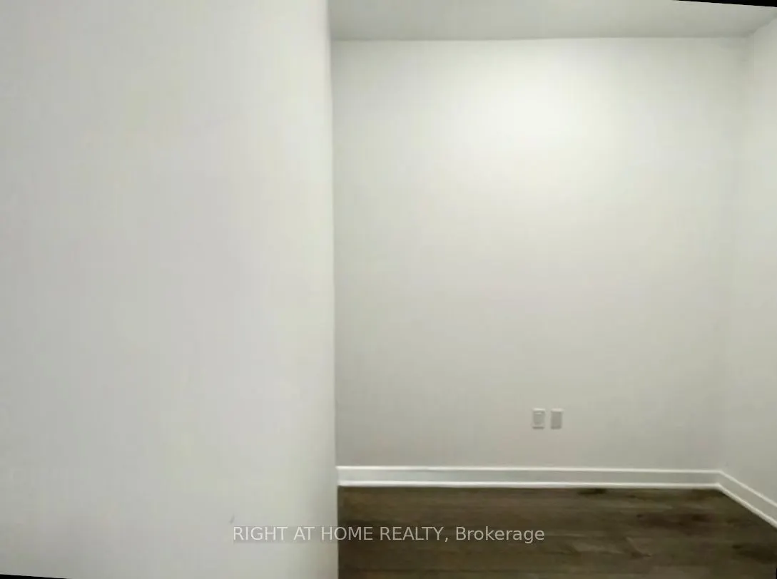 105 Oneida Crescent, #2002