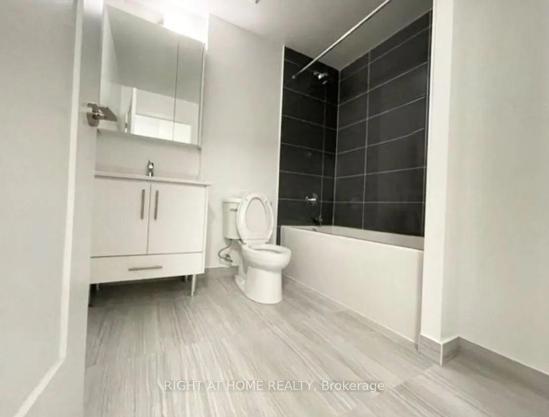 105 Oneida Crescent, #2002