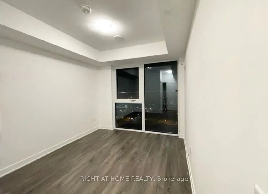 105 Oneida Crescent, #2002