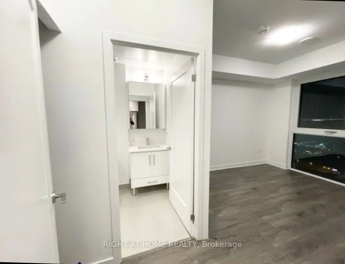 105 Oneida Crescent, #2002