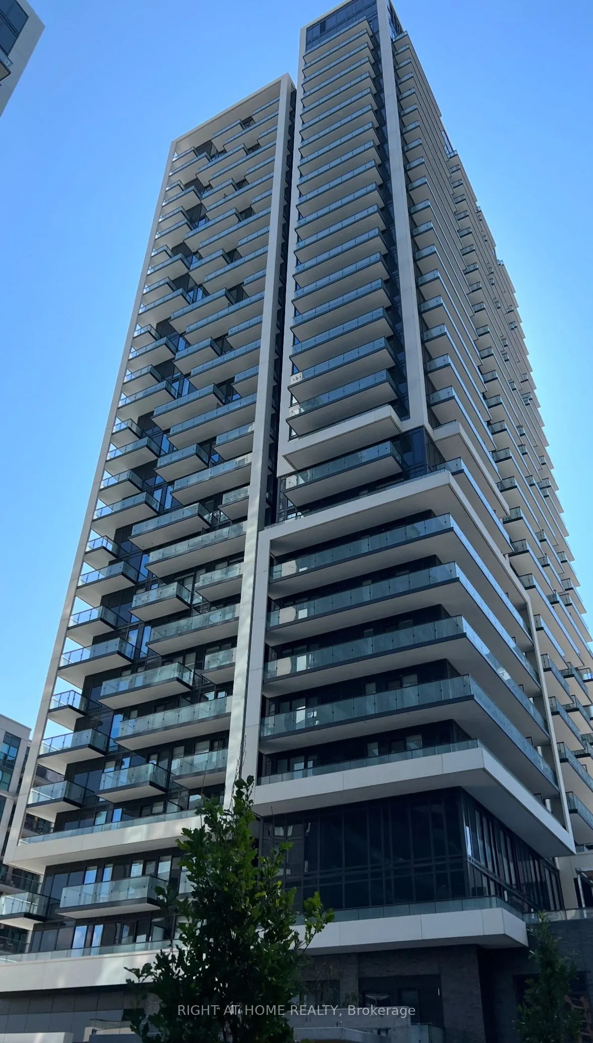 105 Oneida Crescent, #2002