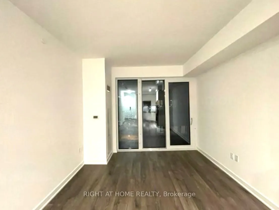 105 Oneida Crescent, #2002