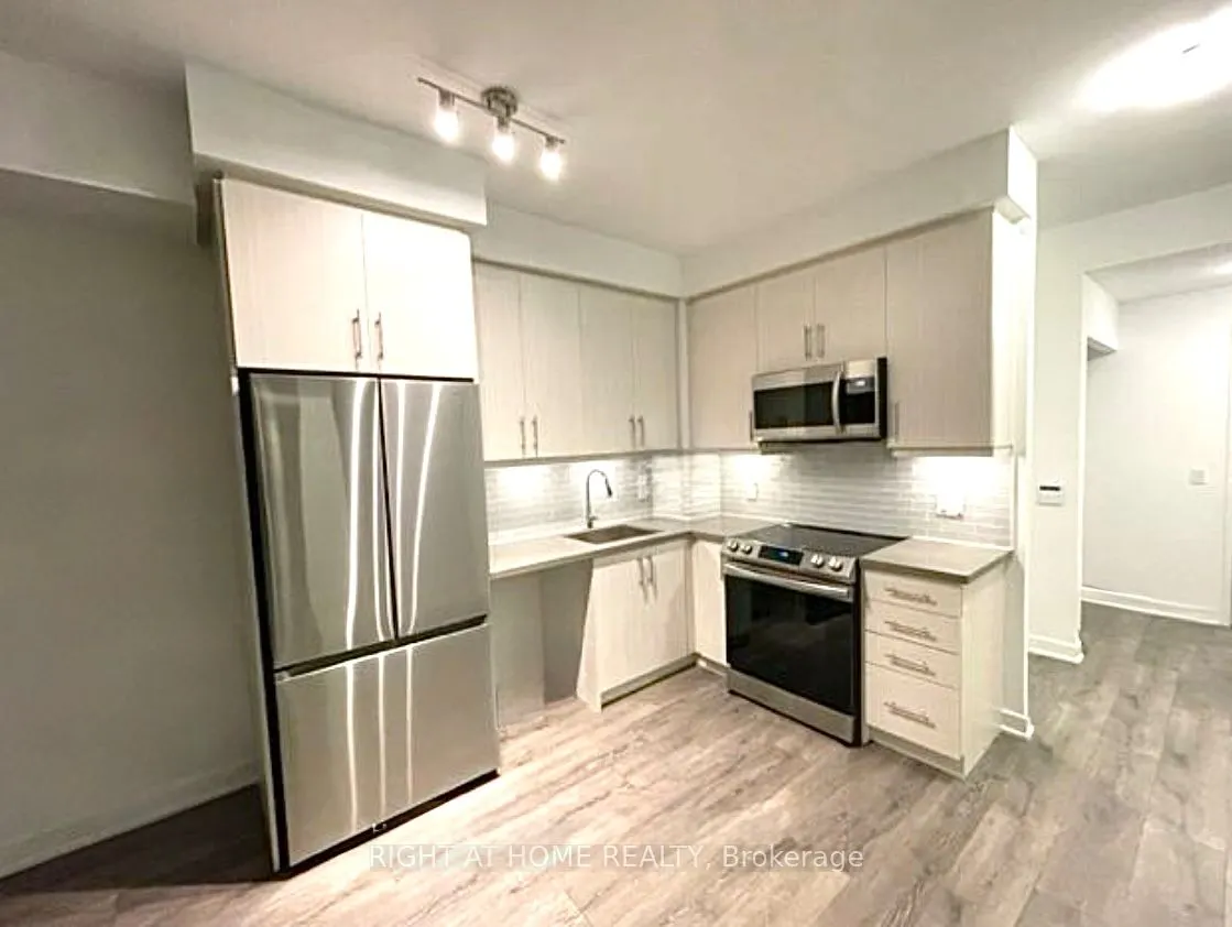 105 Oneida Crescent, #2002