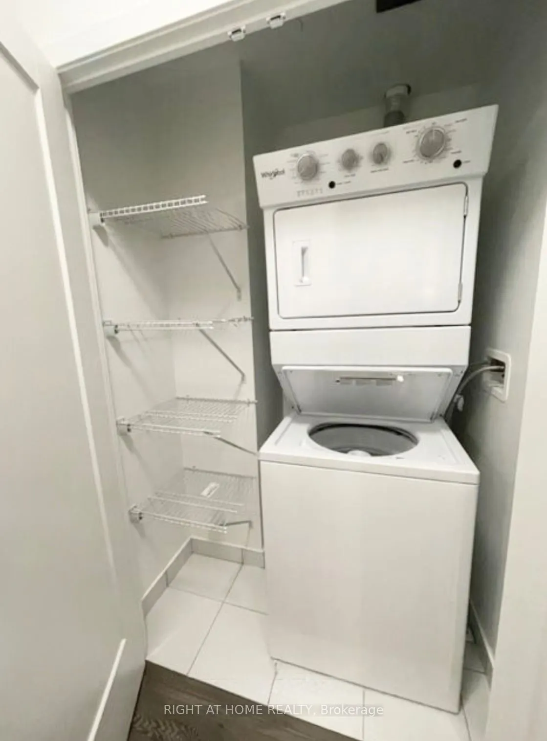 105 Oneida Crescent, #2002