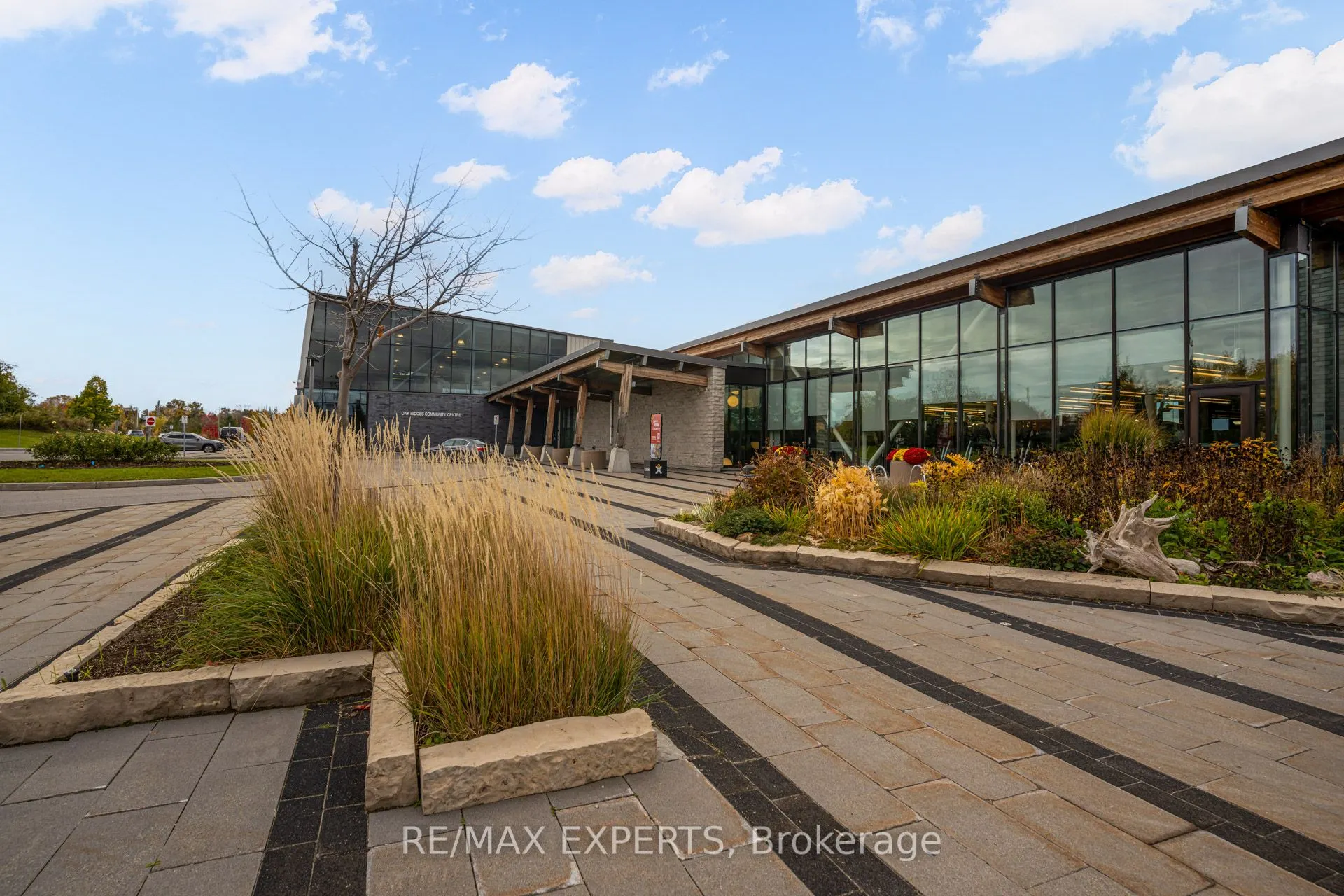 10 Helliwell Crescent