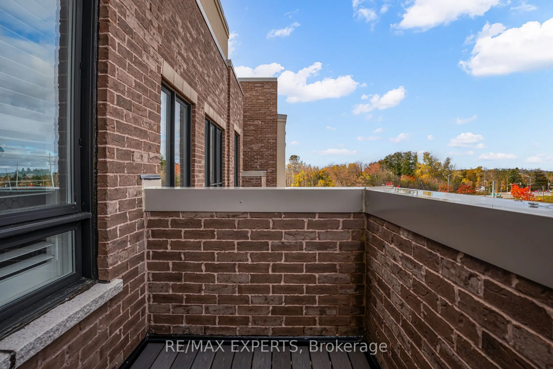 10 Helliwell Crescent