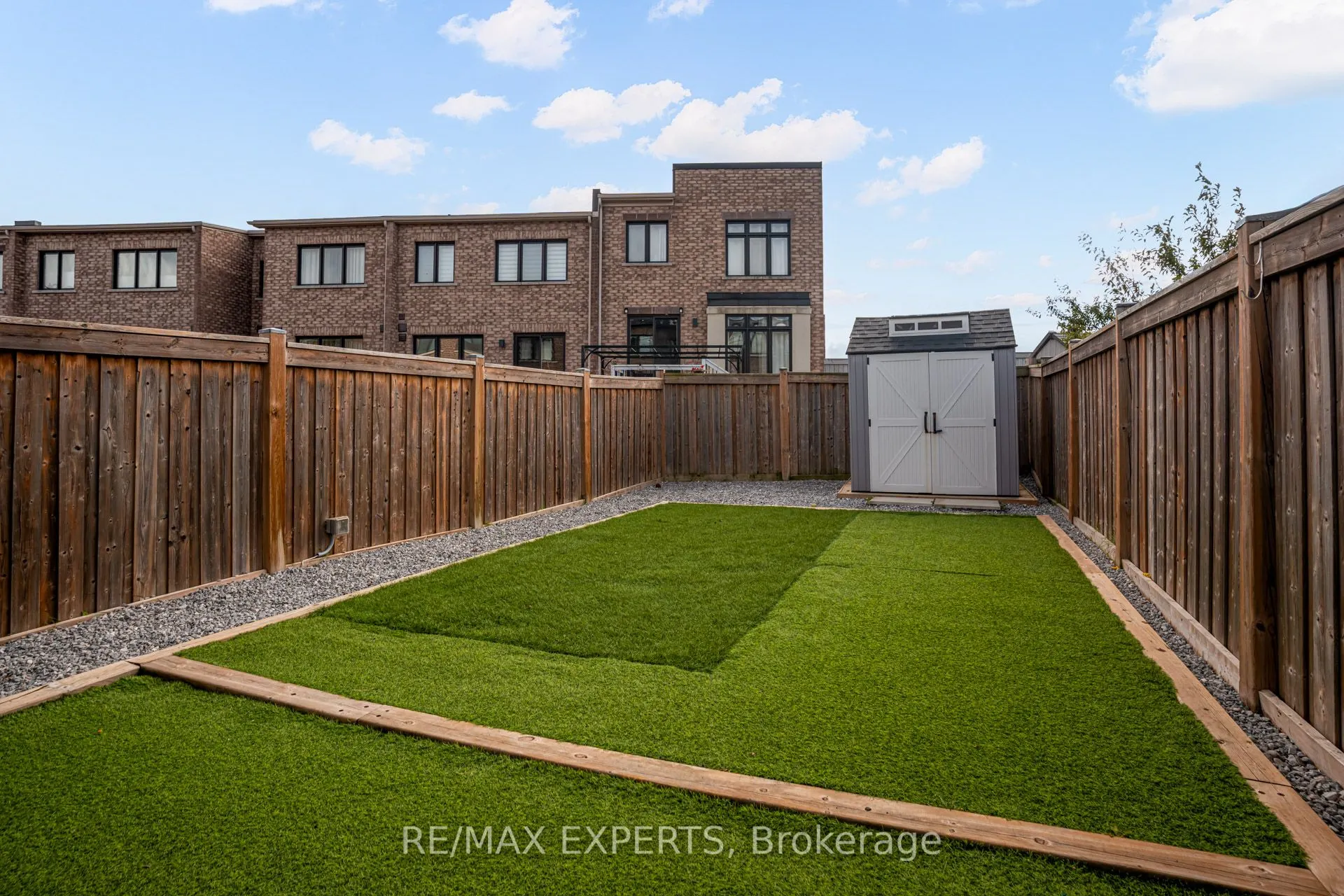 10 Helliwell Crescent