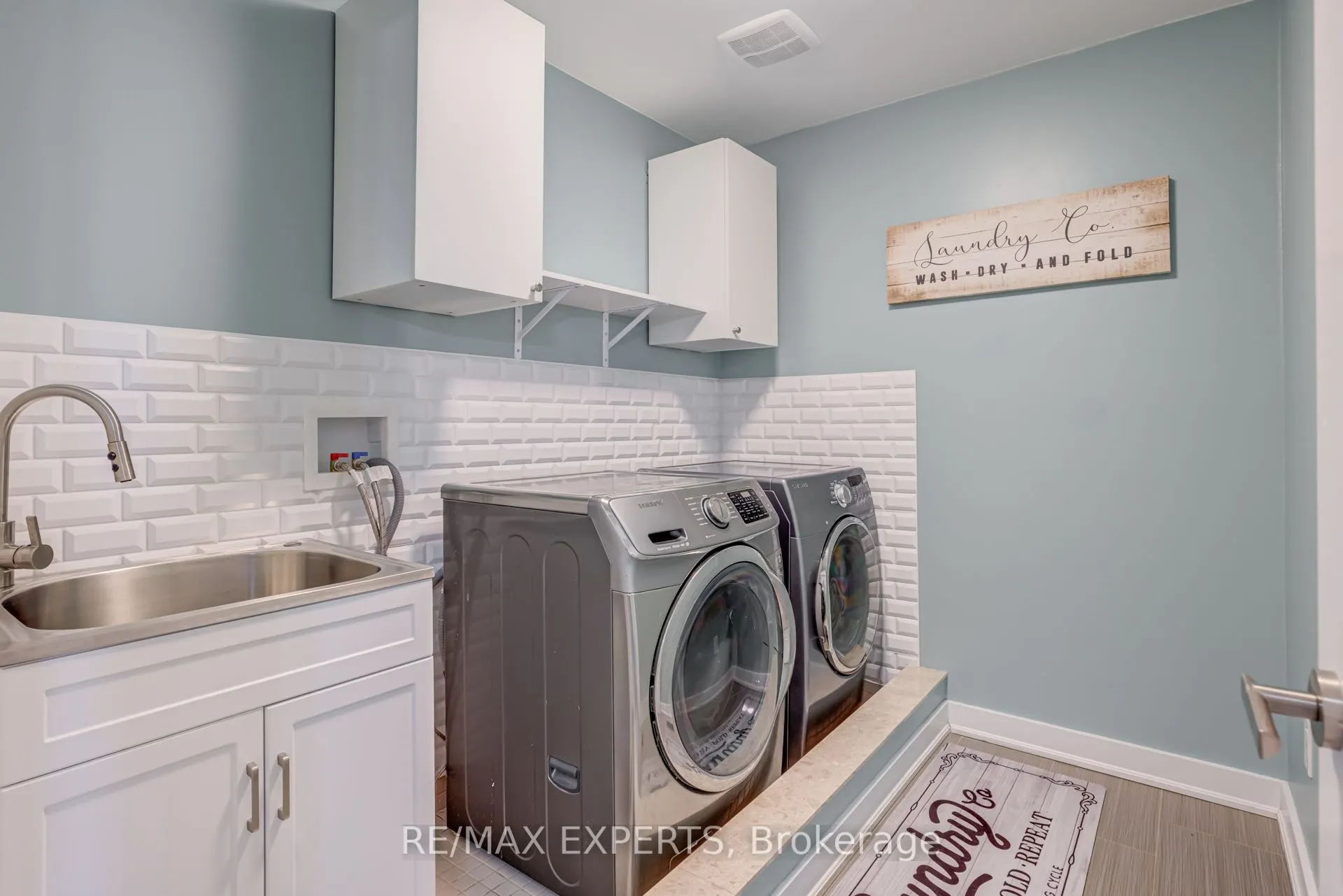 10 Helliwell Crescent